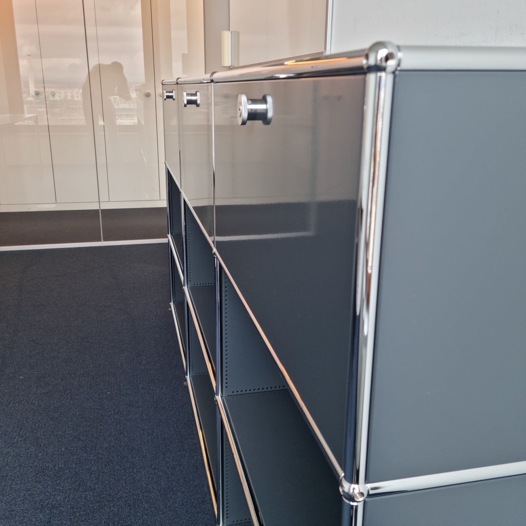 Usm Haller Regal 3x3 mit 3 Klapptüren