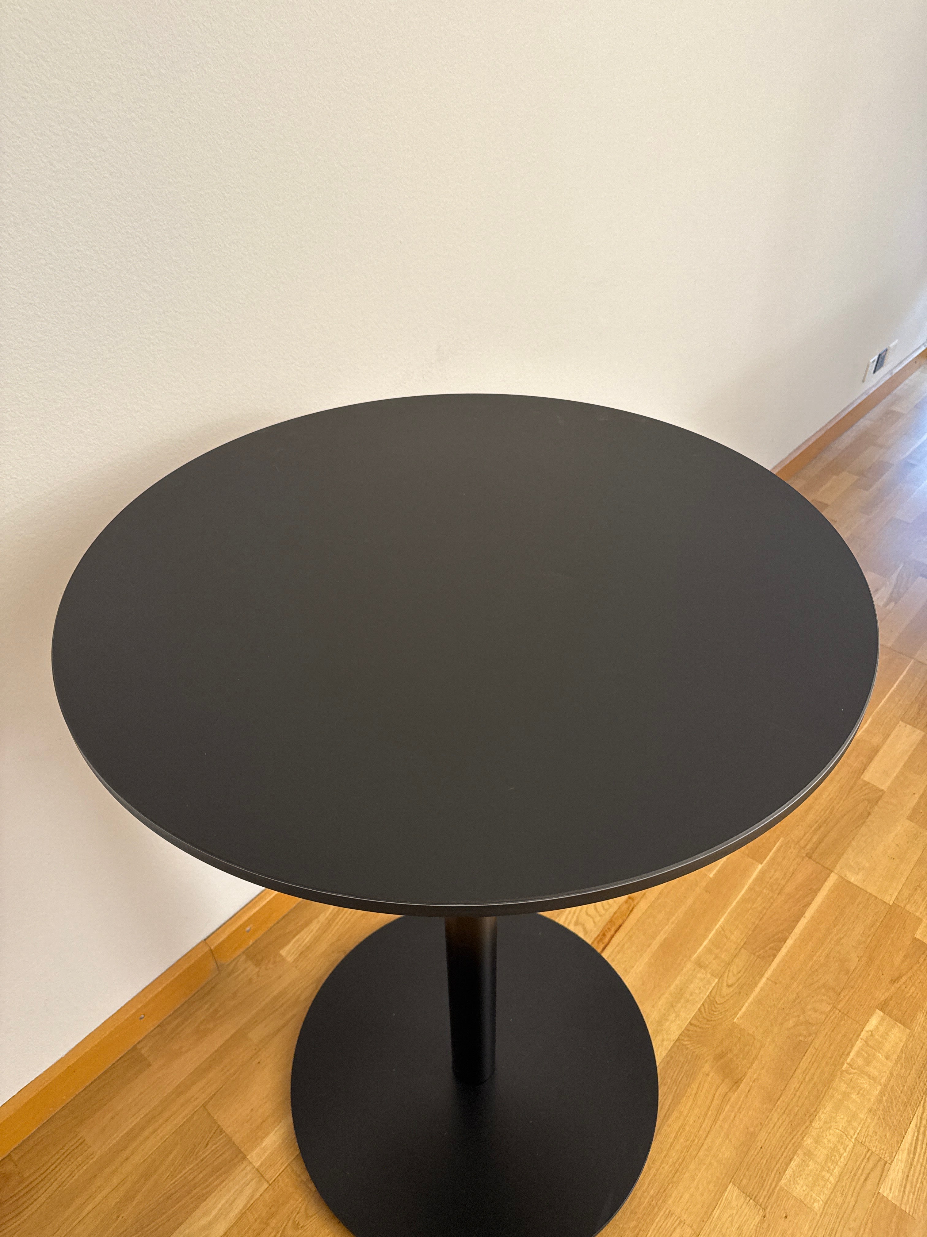 Runder Tisch von BIGLA (pneumatisch höhenverstellbar)