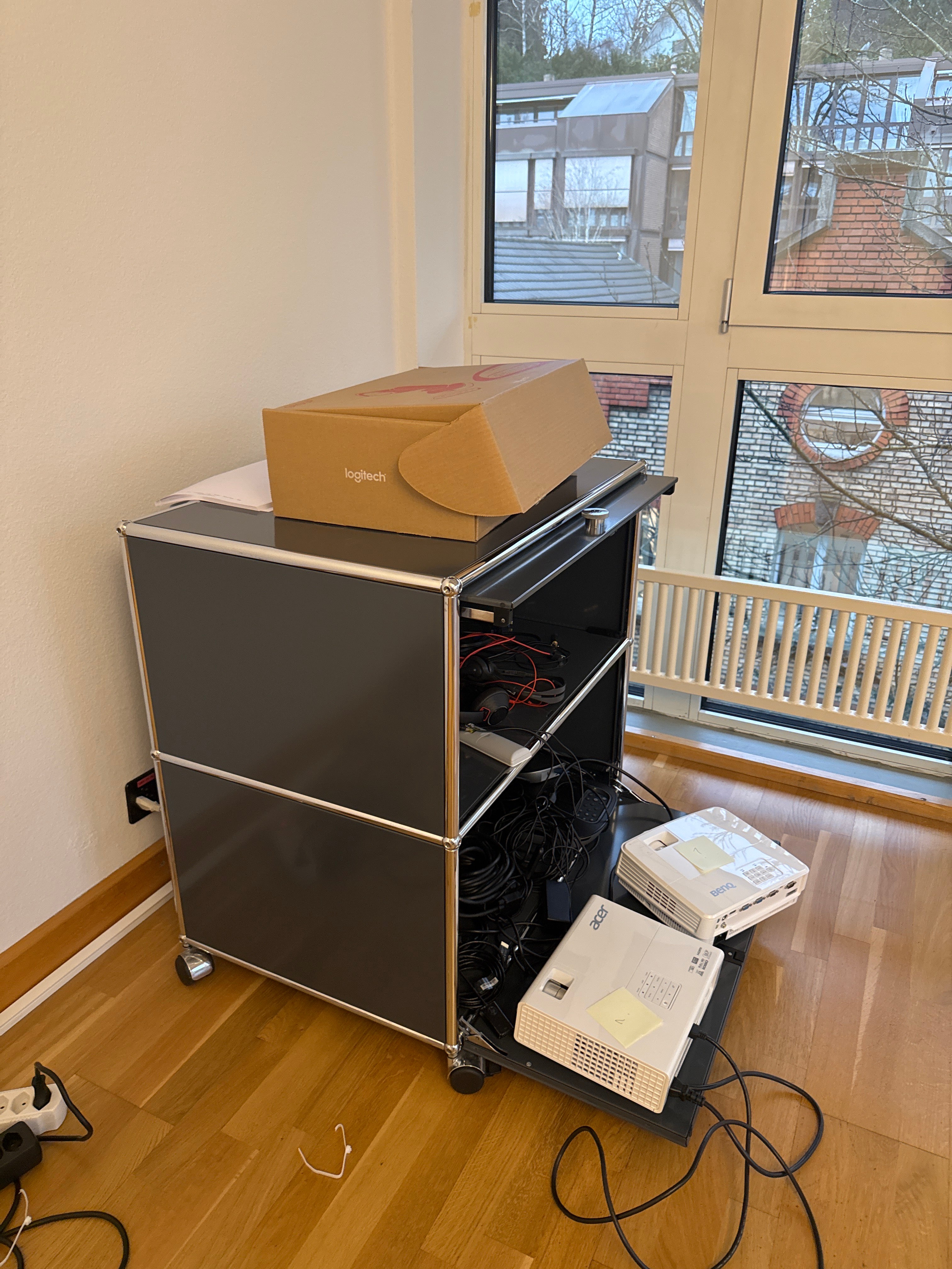 USM Regal 1x2 Anthrazit auf Rollen