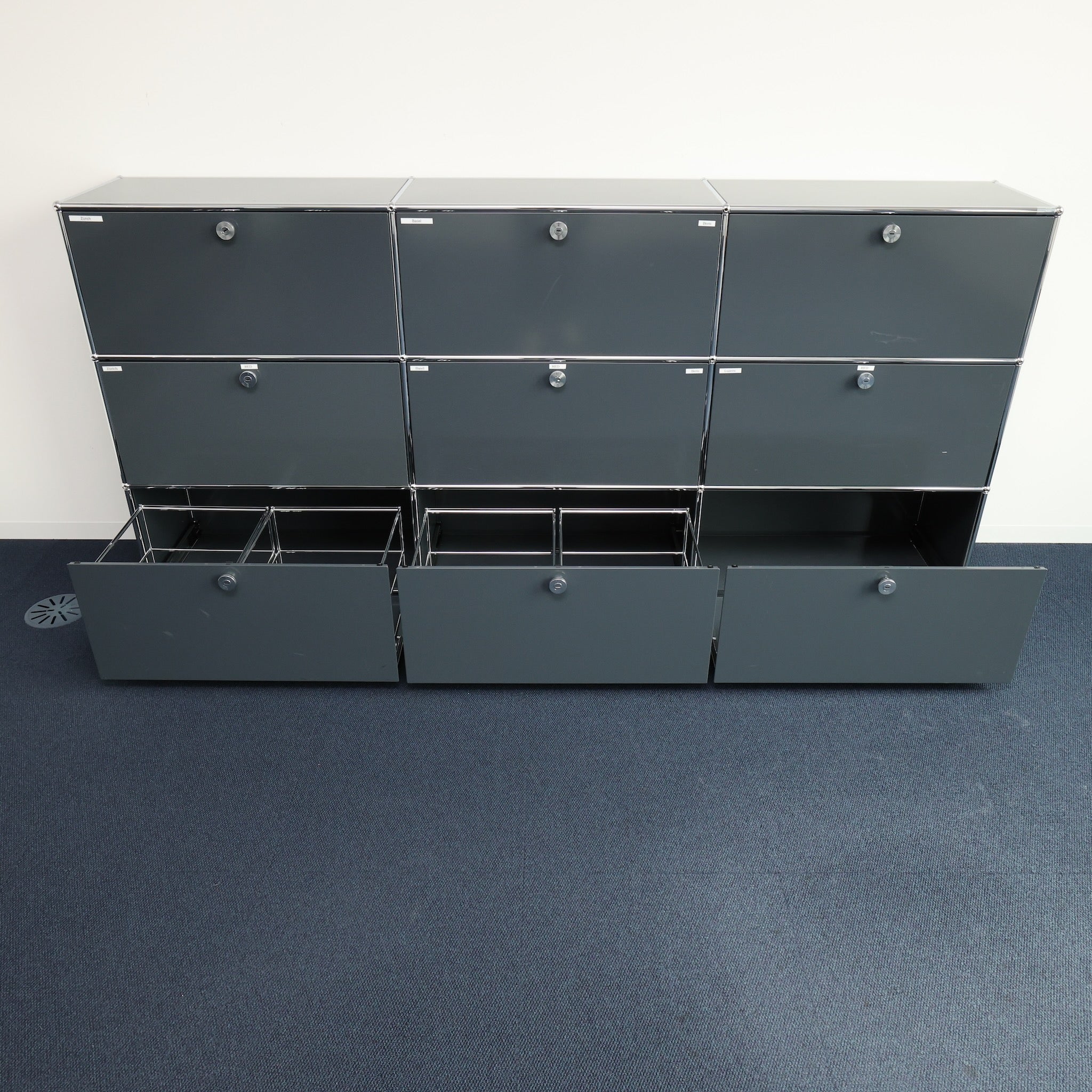 USM Haller Regal 3x3 Anthrazit mit 9 Ausziehtüren