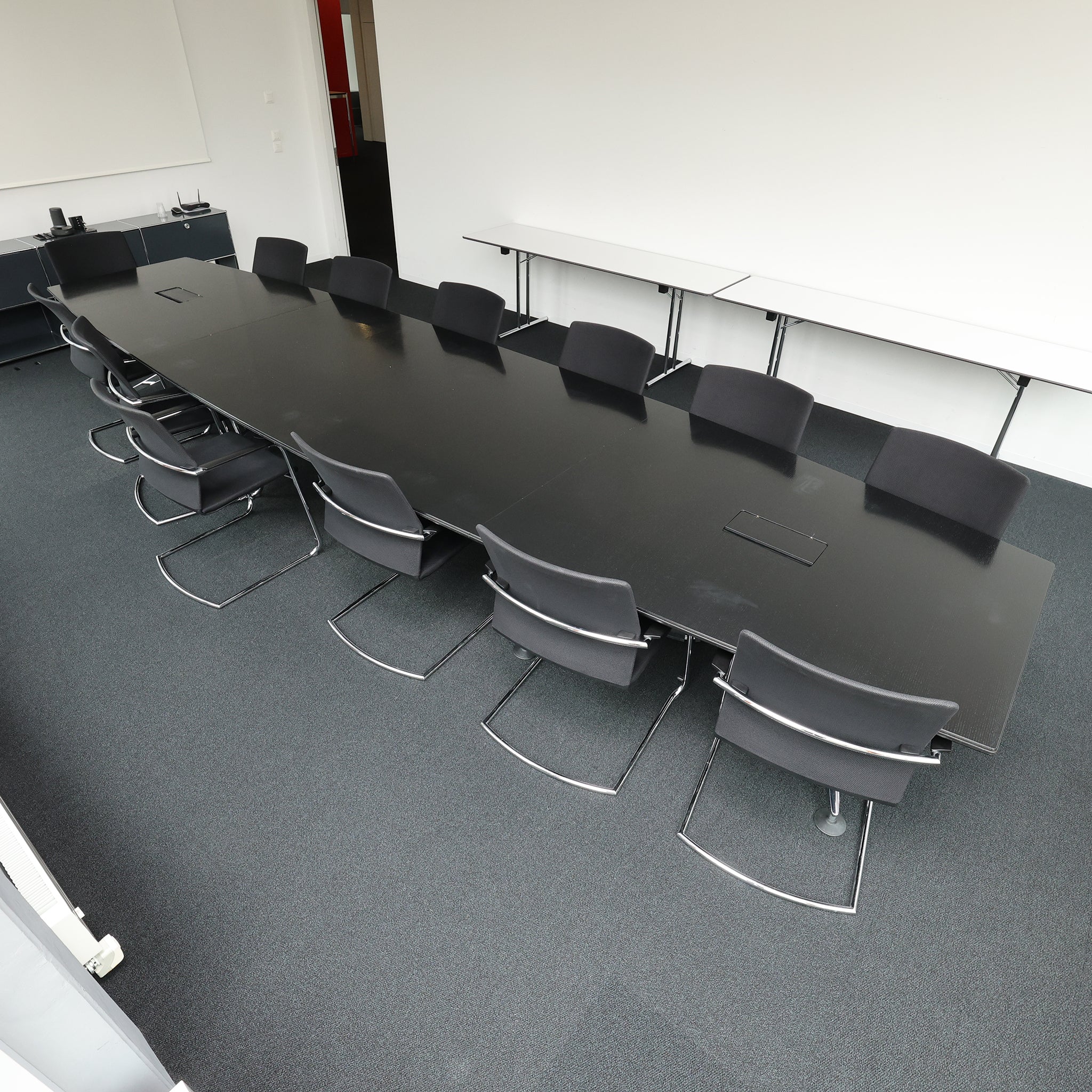 Sitzungszimmertisch Wilkhahn (520cm) inkl. 14 Vitra Stühle