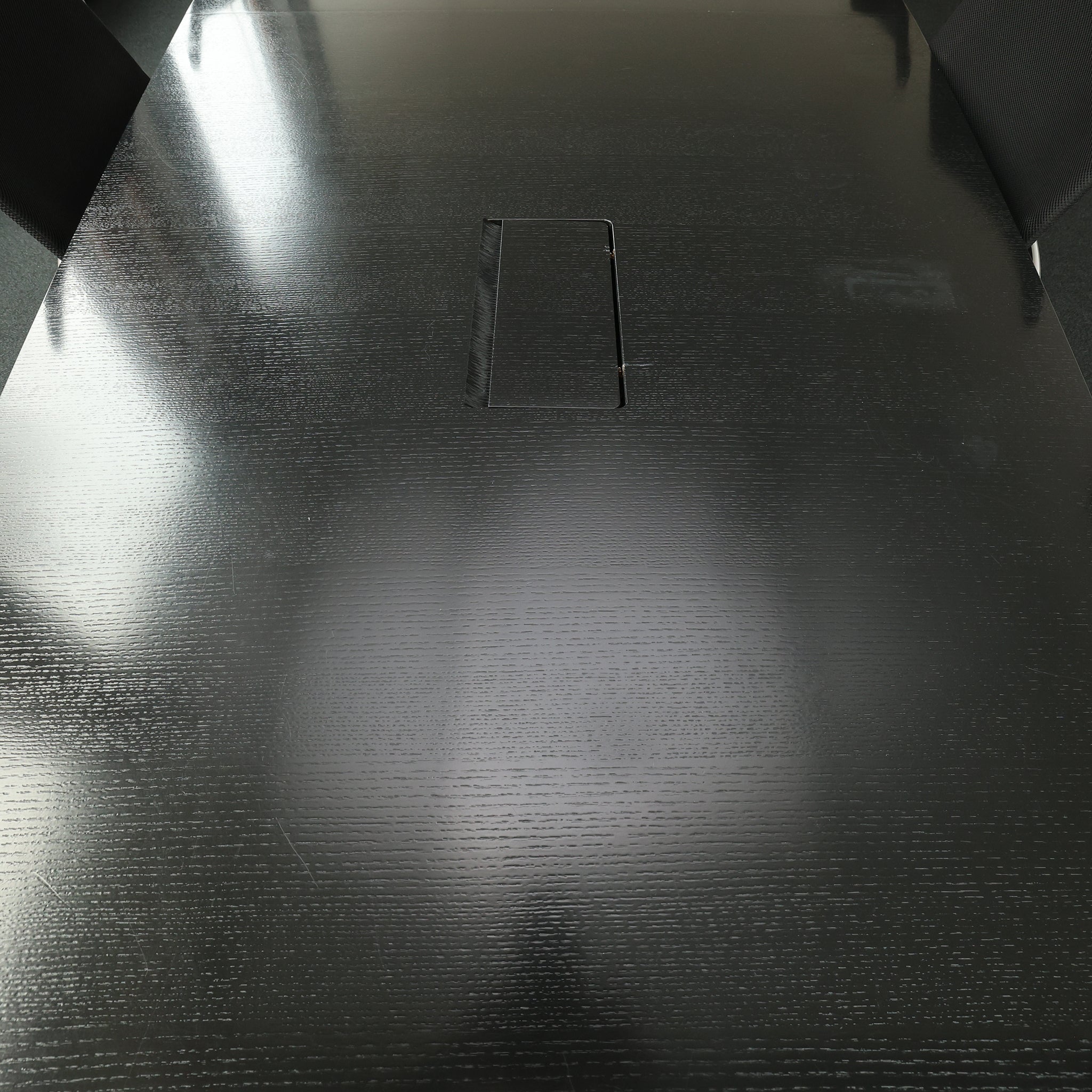 Sitzungszimmertisch Wilkhahn (520cm) inkl. 14 Vitra Stühle