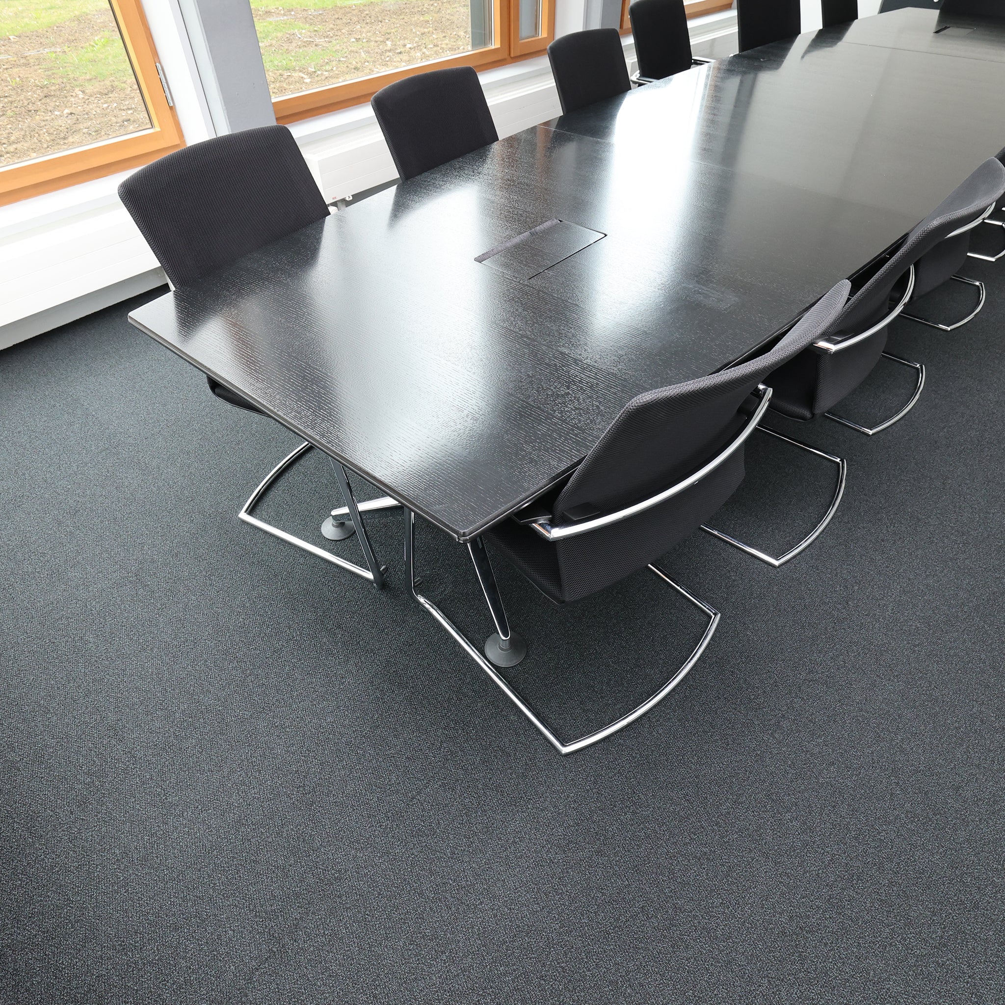 Sitzungszimmertisch Wilkhahn (520cm) inkl. 14 Vitra Stühle