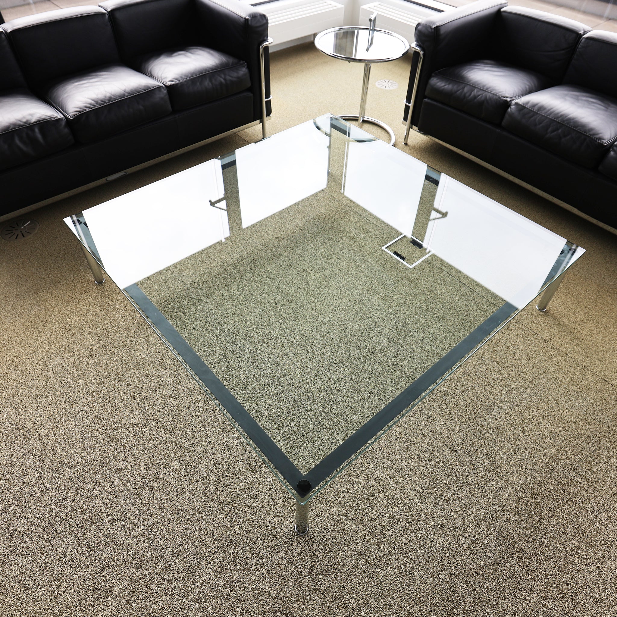 Cassina LC 10 Tisch