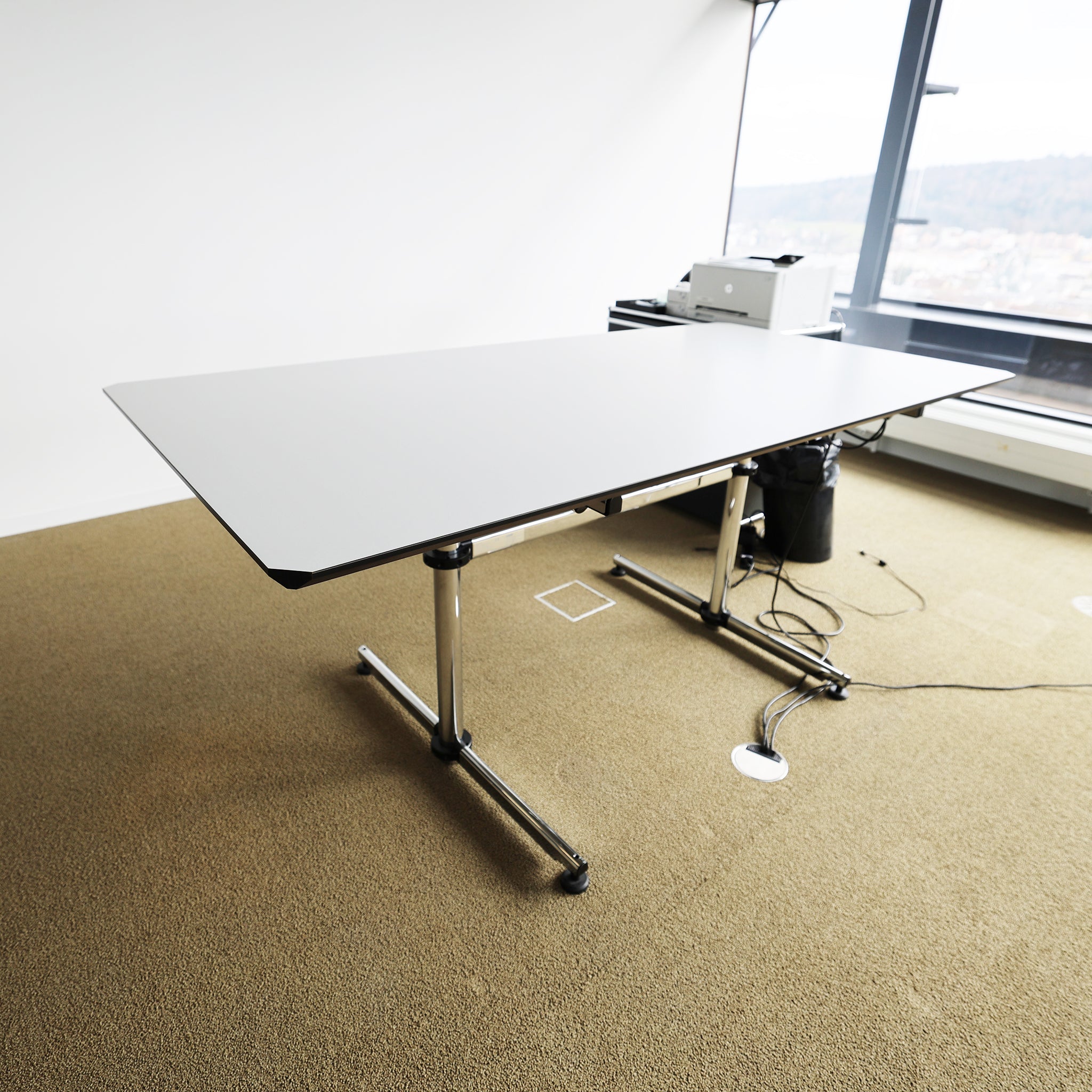 Elektrisch höhenverstellbarer USM Kitos Tisch 175x75cm