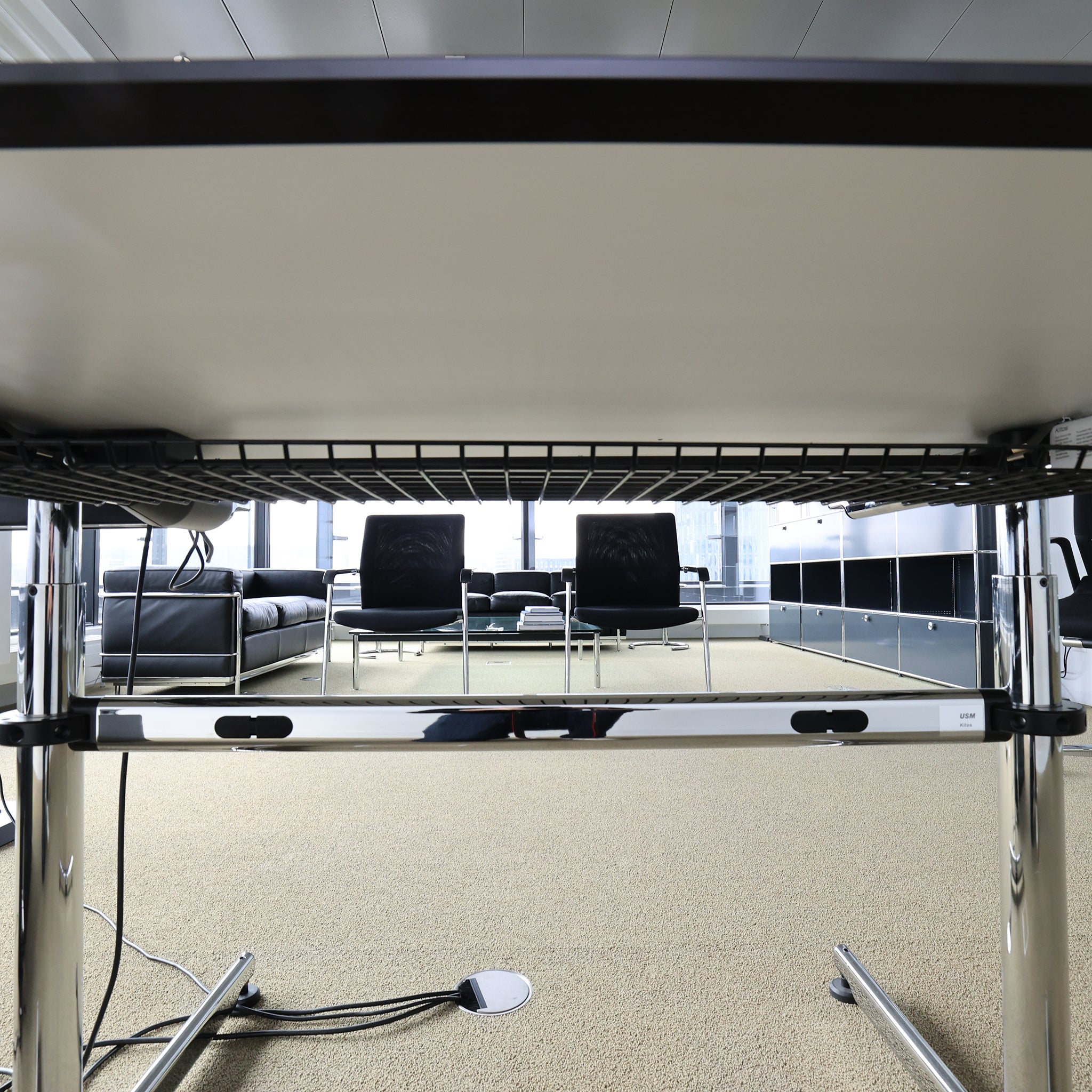 Elektrisch höhenverstellbarer USM Kitos Tisch 175x75cm