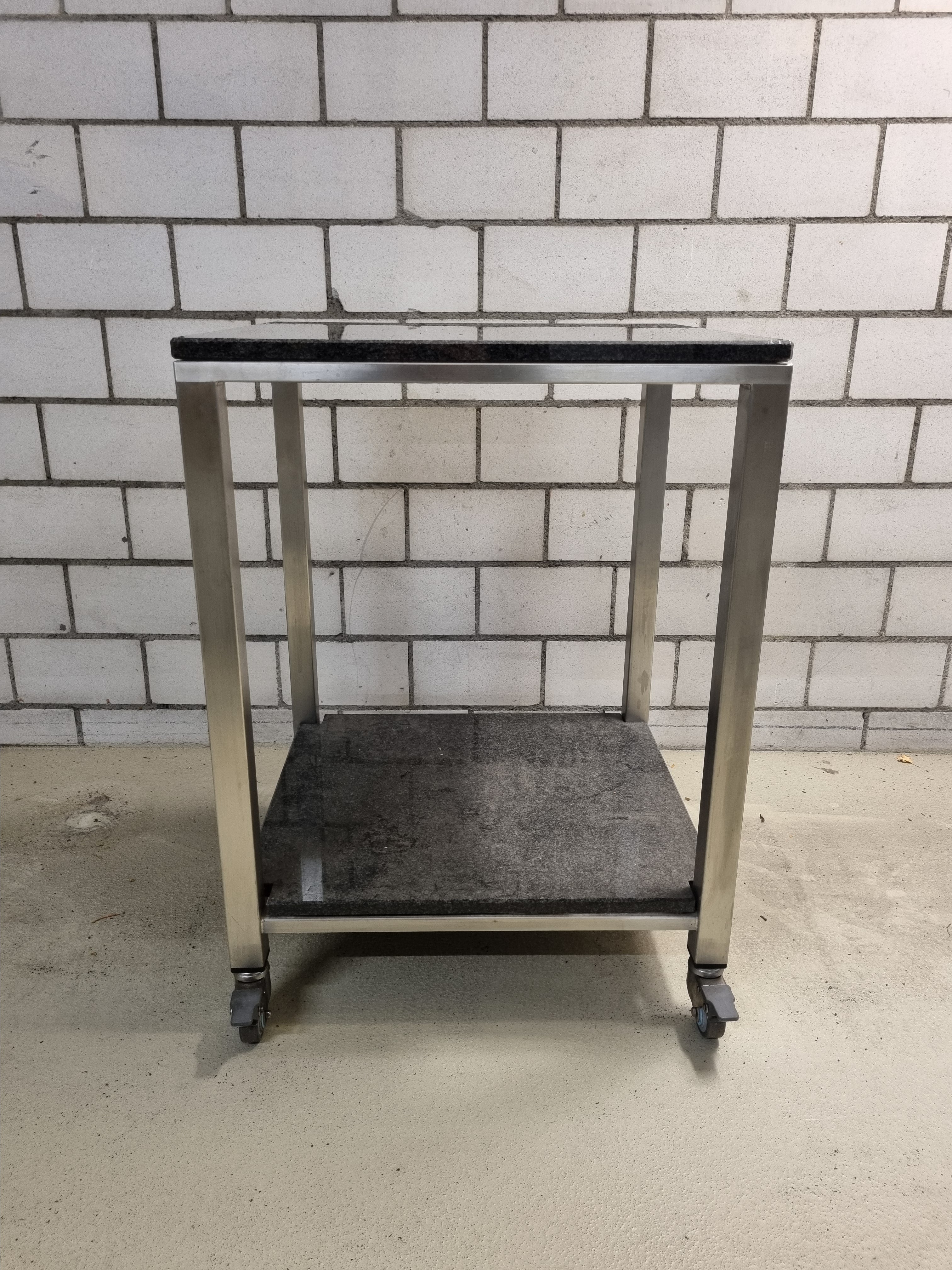 Chromstahl Rolltisch mit schwarzer Granitplatte B0052