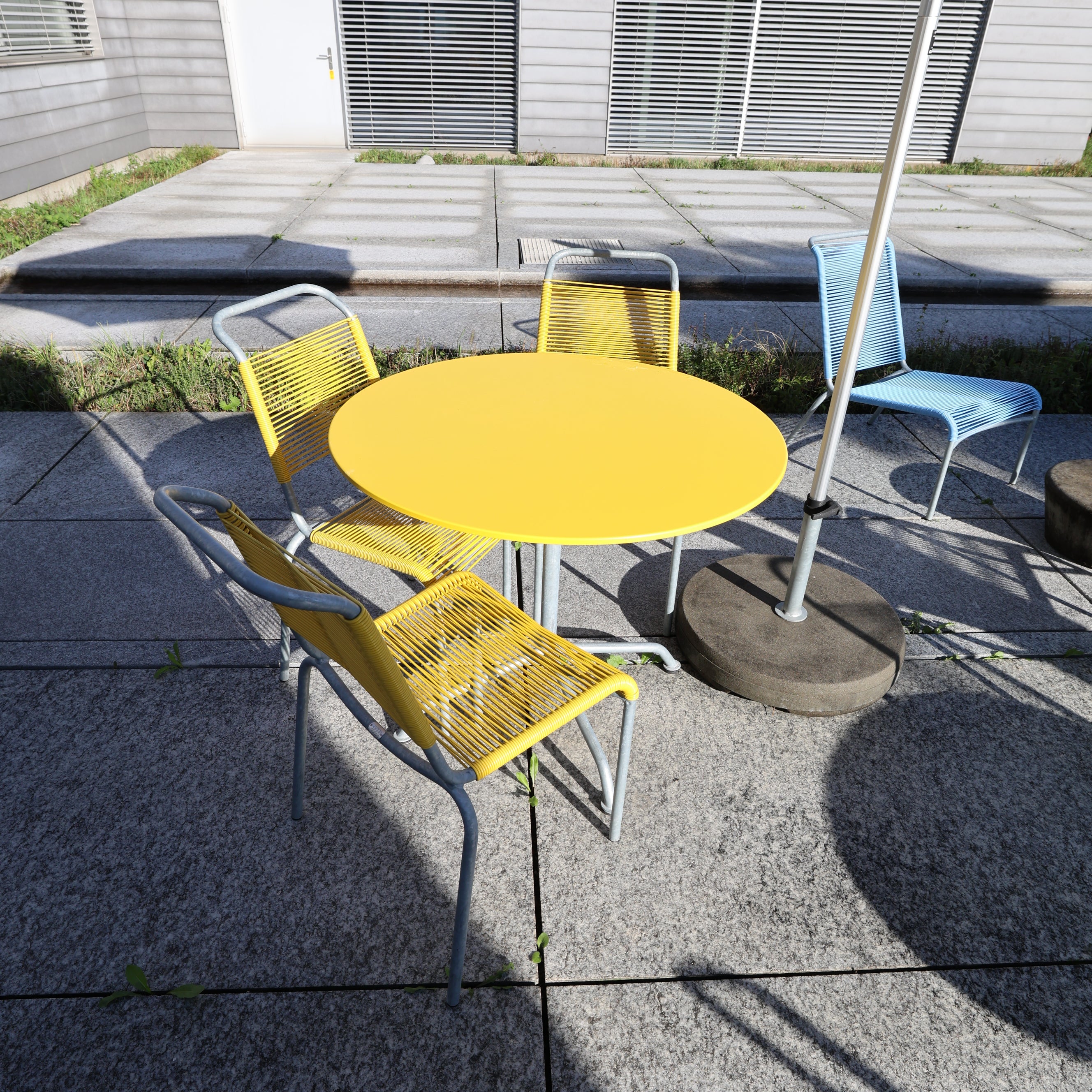 Embru Häfeli Gartentisch rund, Gelb, Ø 90 cm gebraucht kaufen – Büroauflösung.ch