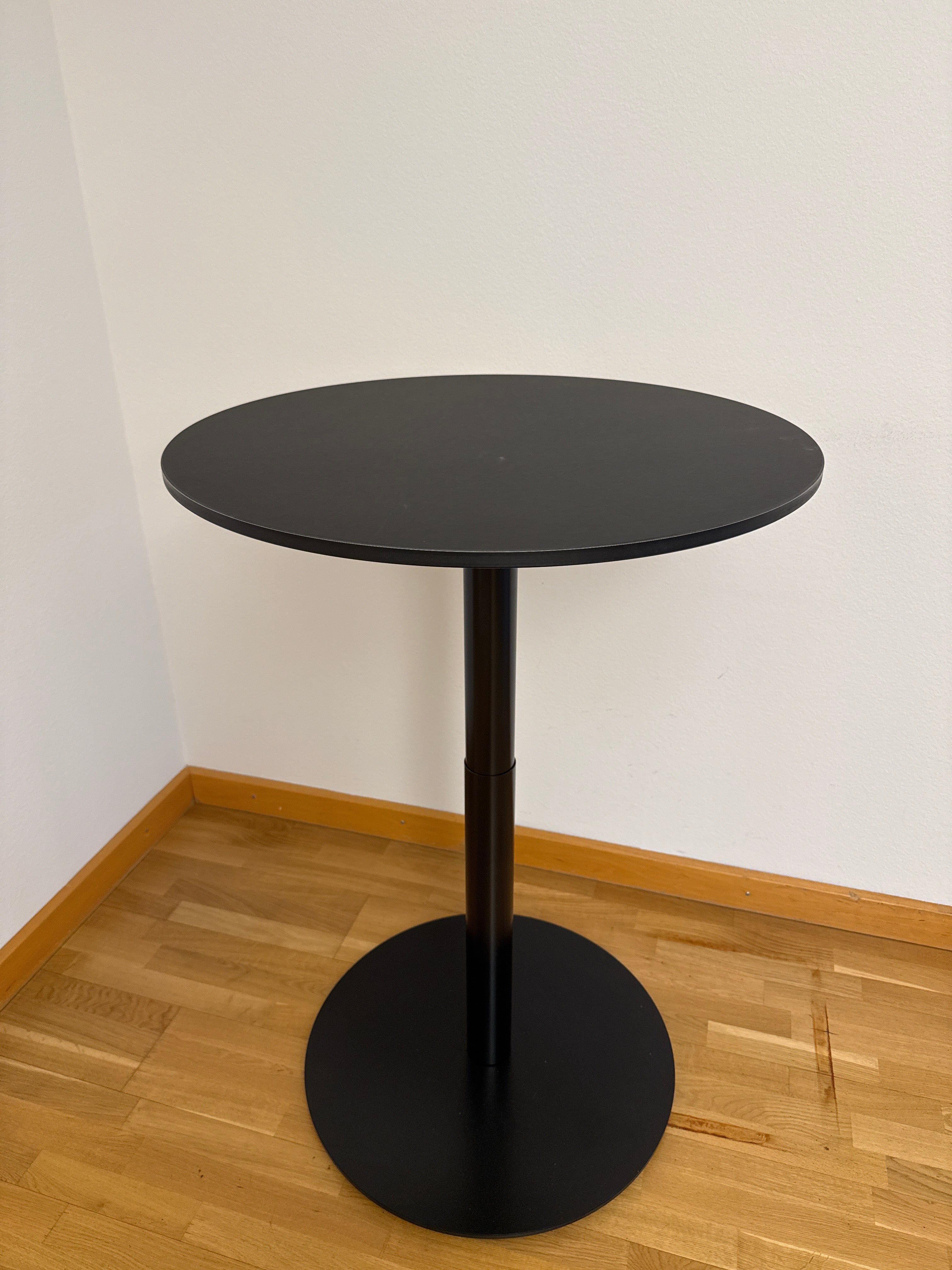 Runder Tisch von BIGLA (pneumatisch höhenverstellbar)