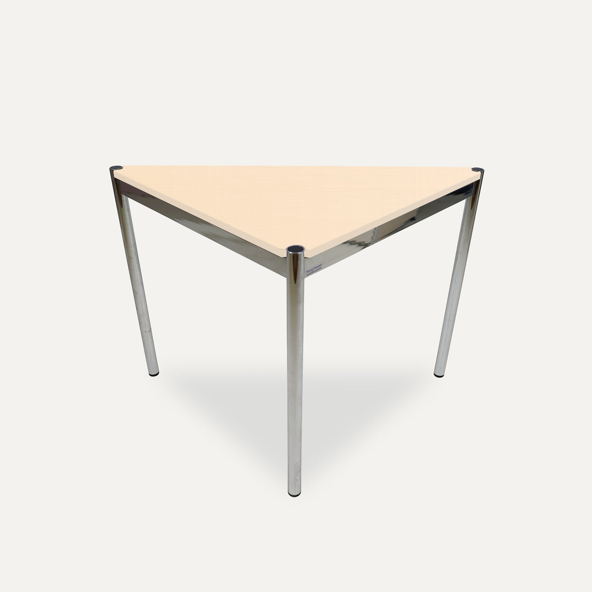 USM Haller Tisch dreieckig Eiche furniert, geölt, weiss
