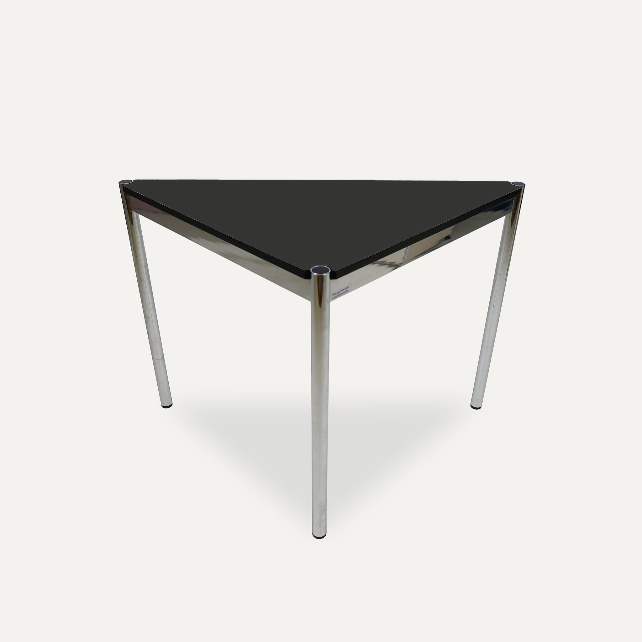 USM Haller Tisch dreieckig Linoleum, Nero