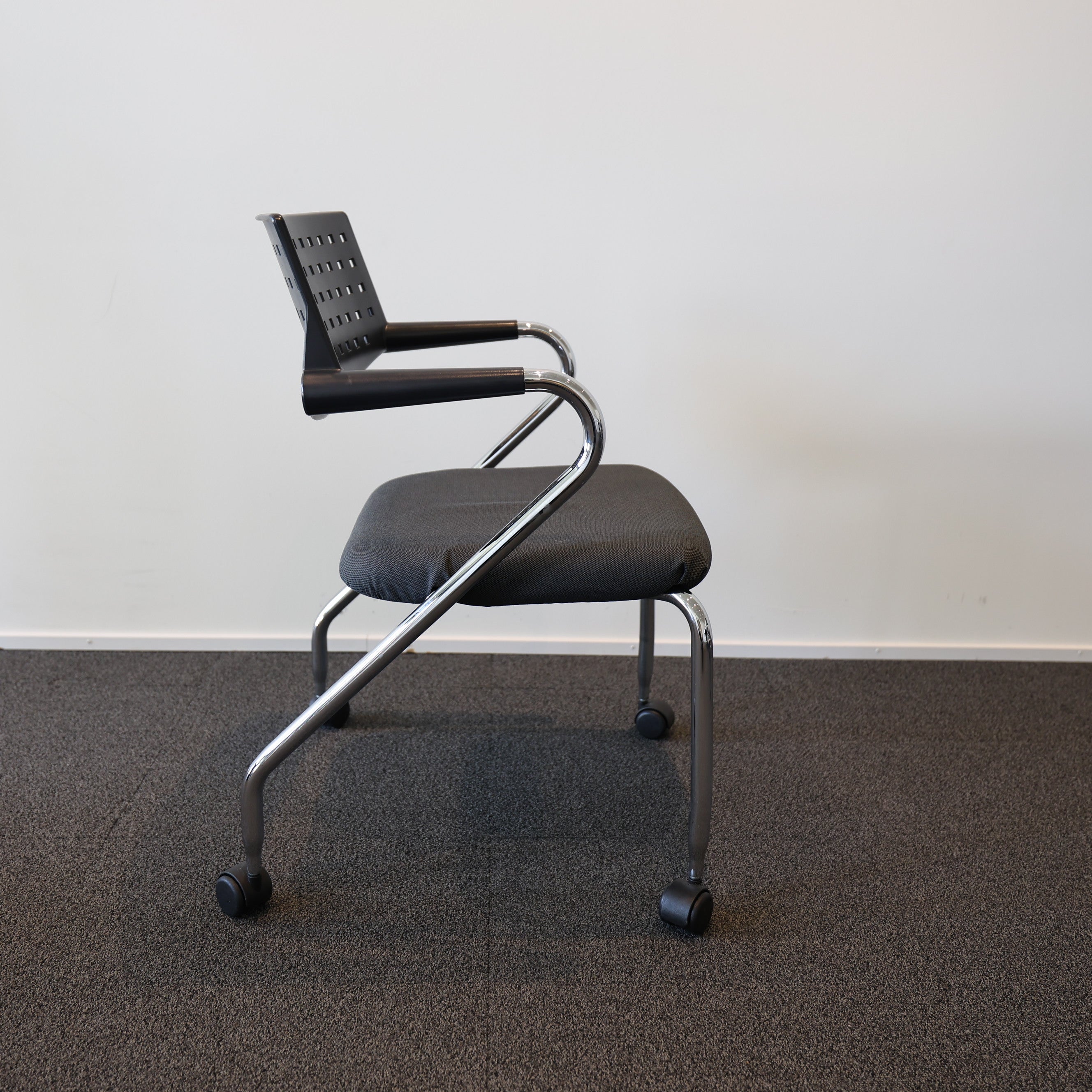 Vitra Visaroll Schwarz