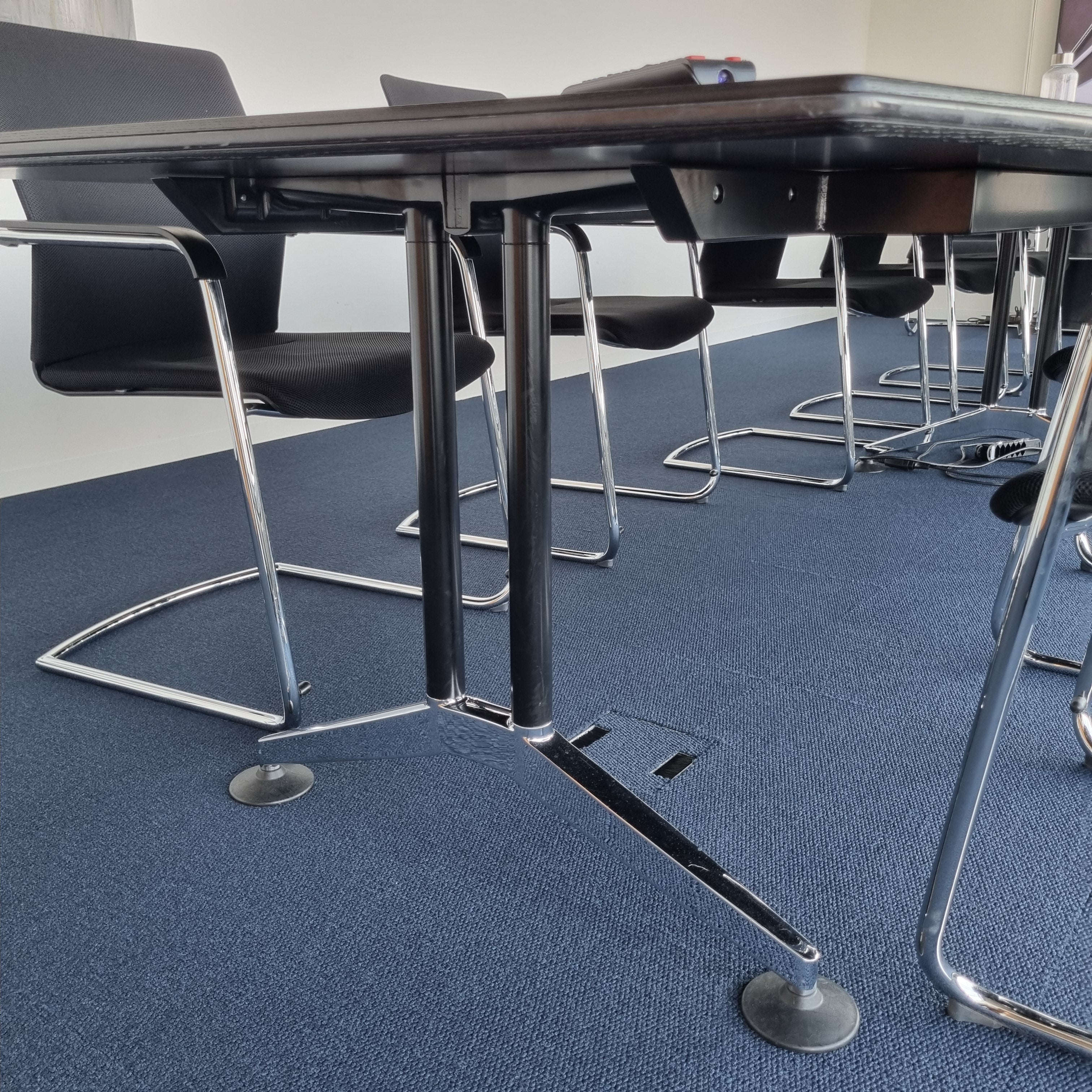 Sitzungszimmertisch Wilkhahn 420cm inkl. 10 Stühle