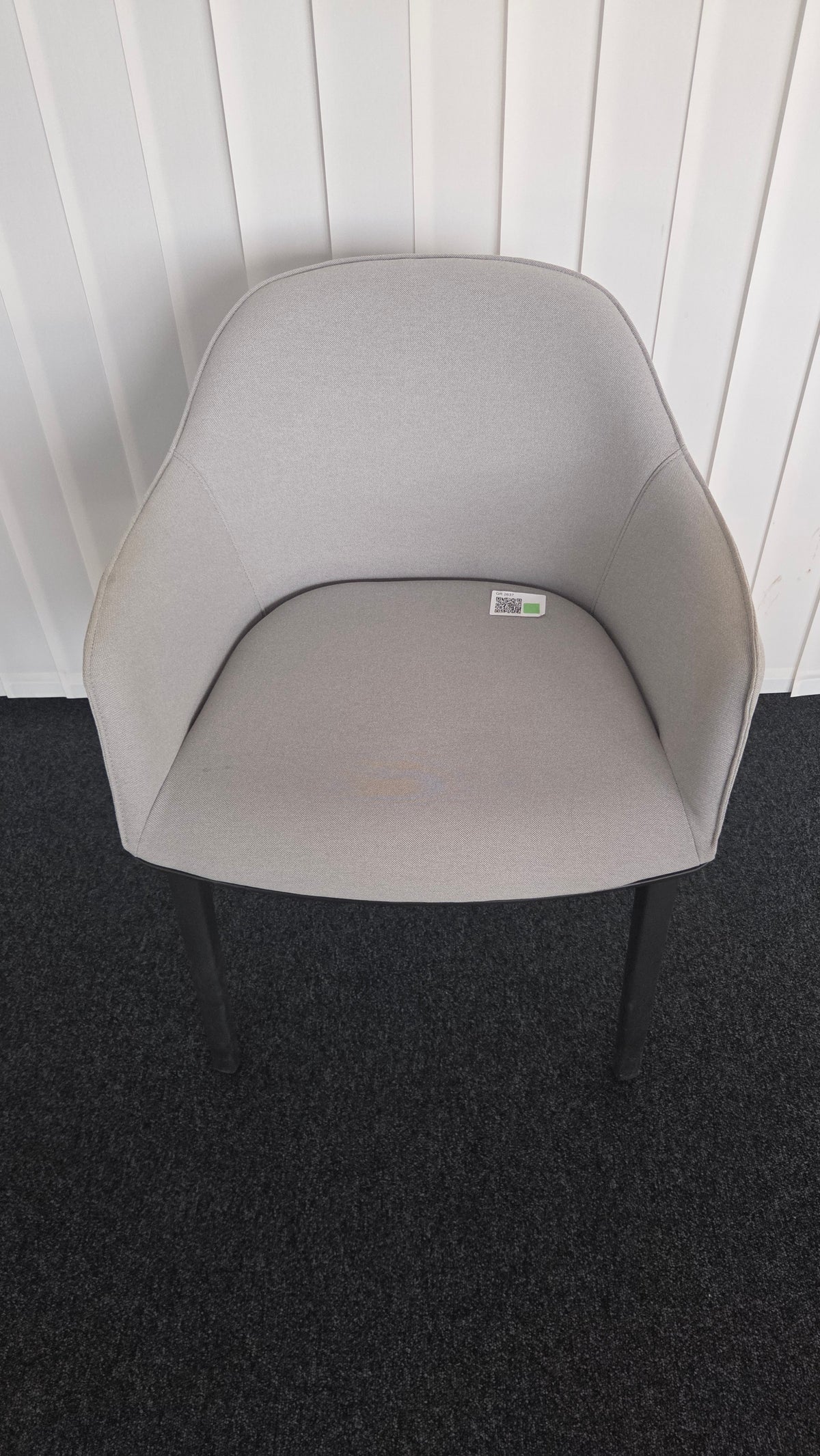 Vitra Softshell Chair Konferenzstuhl, Stoff Hellgrau, Vierbein Schwarz