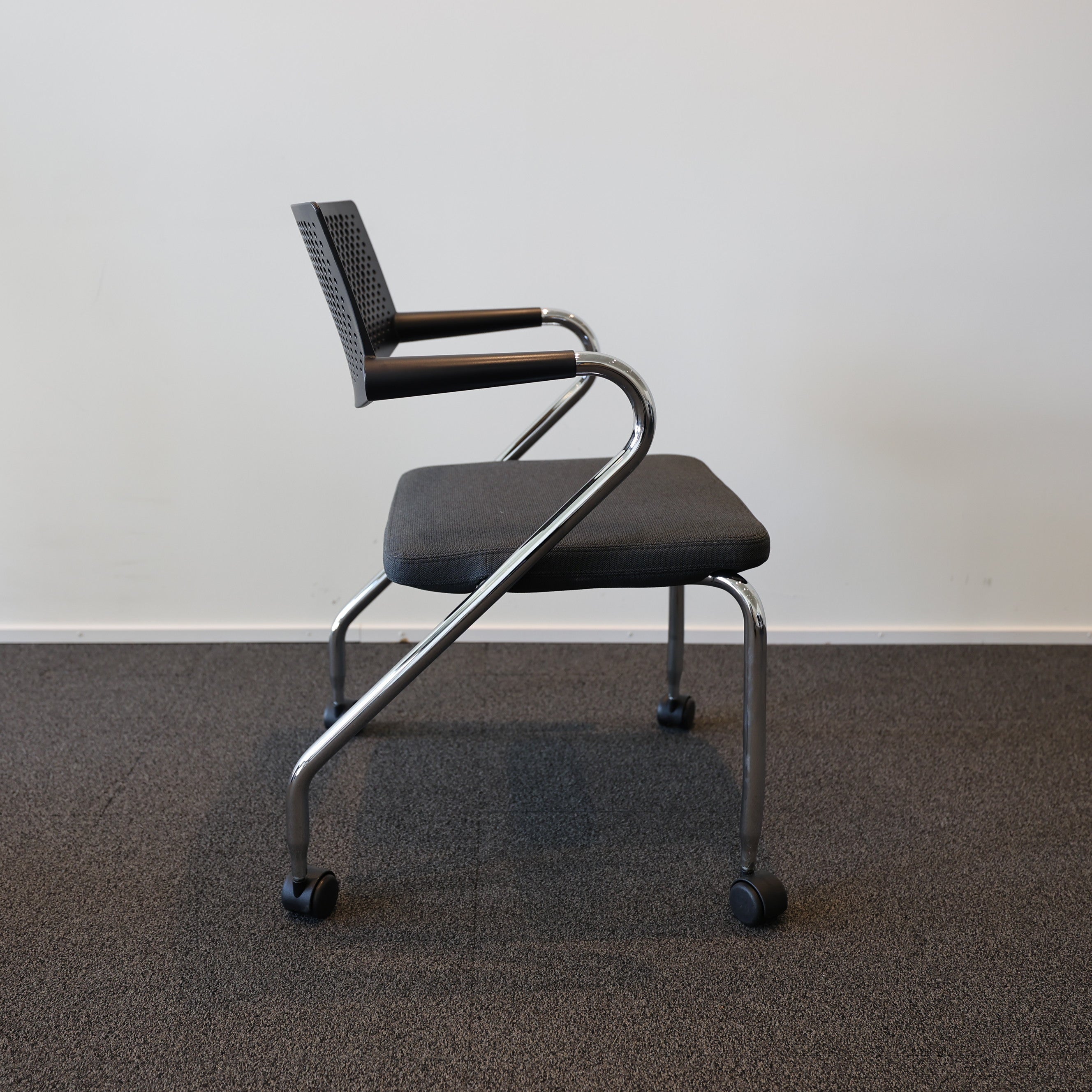 Vitra Visaroll 3 • Vis a Vis mit Rollen • Schwarz B0888