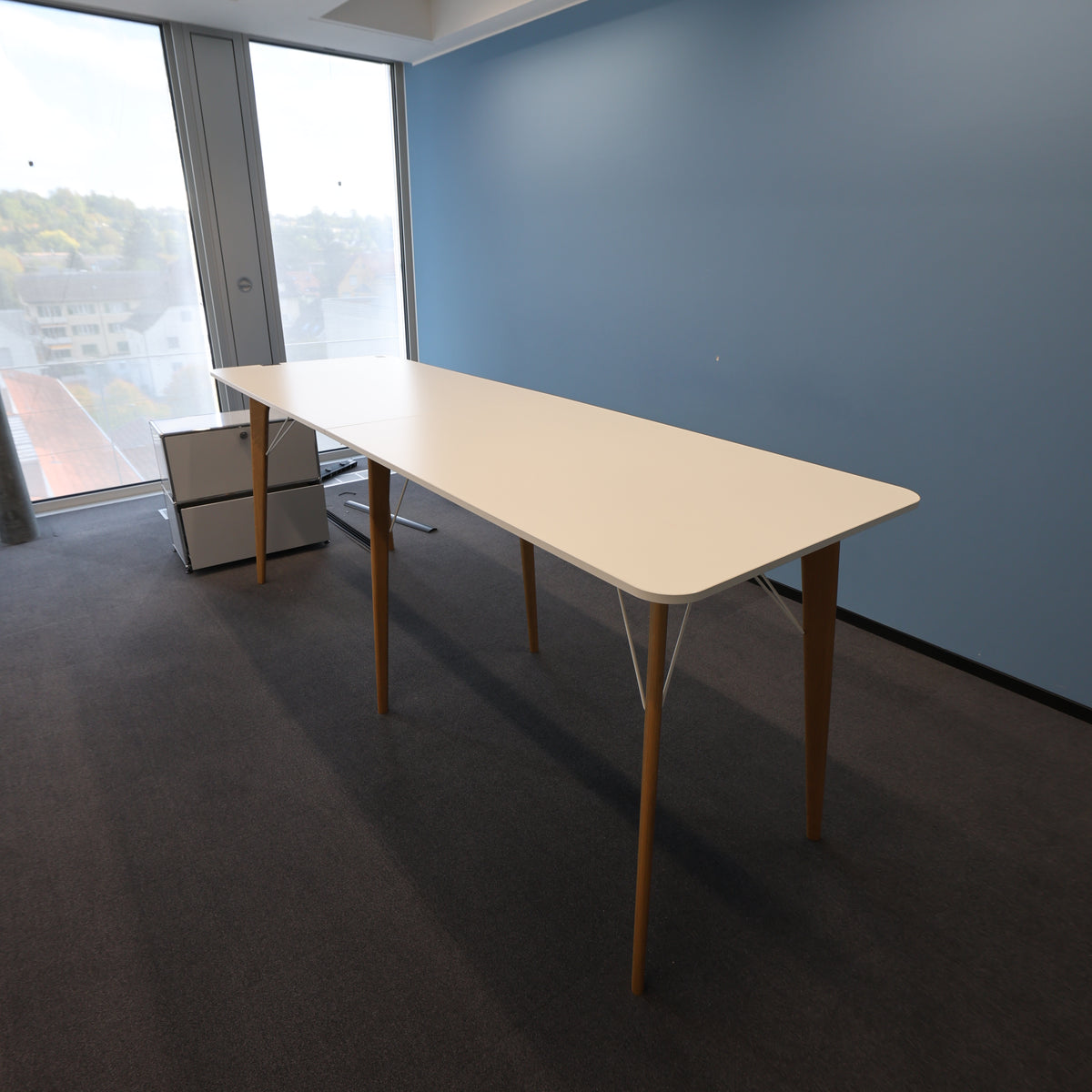 Bene Timba Stehtisch, Weiss, Beine Eiche, 280 × 90 cm