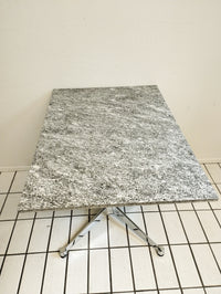 Vitra Eames Tisch mit Granitplatte