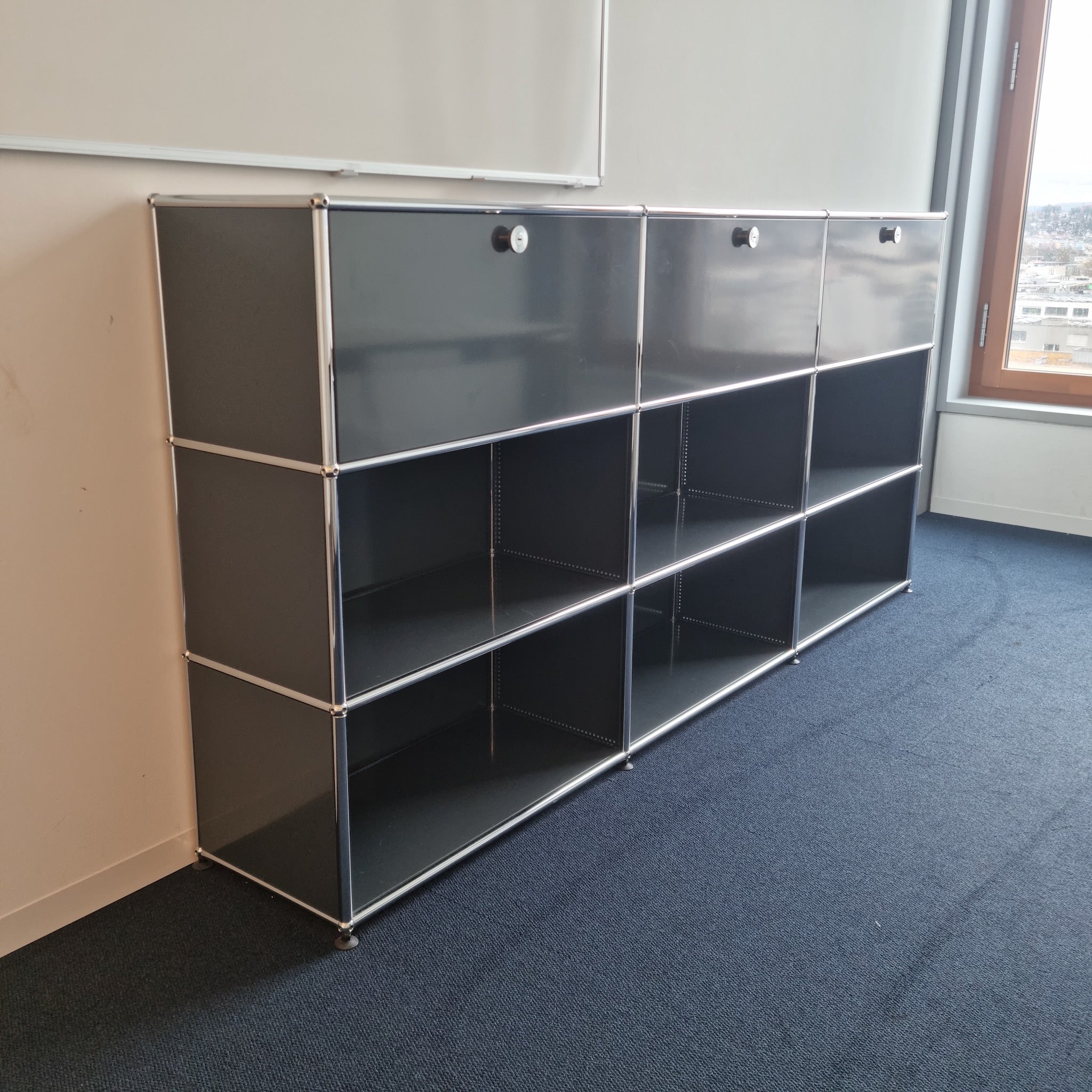 Usm Haller Regal 3x3 mit 3 Klapptüren