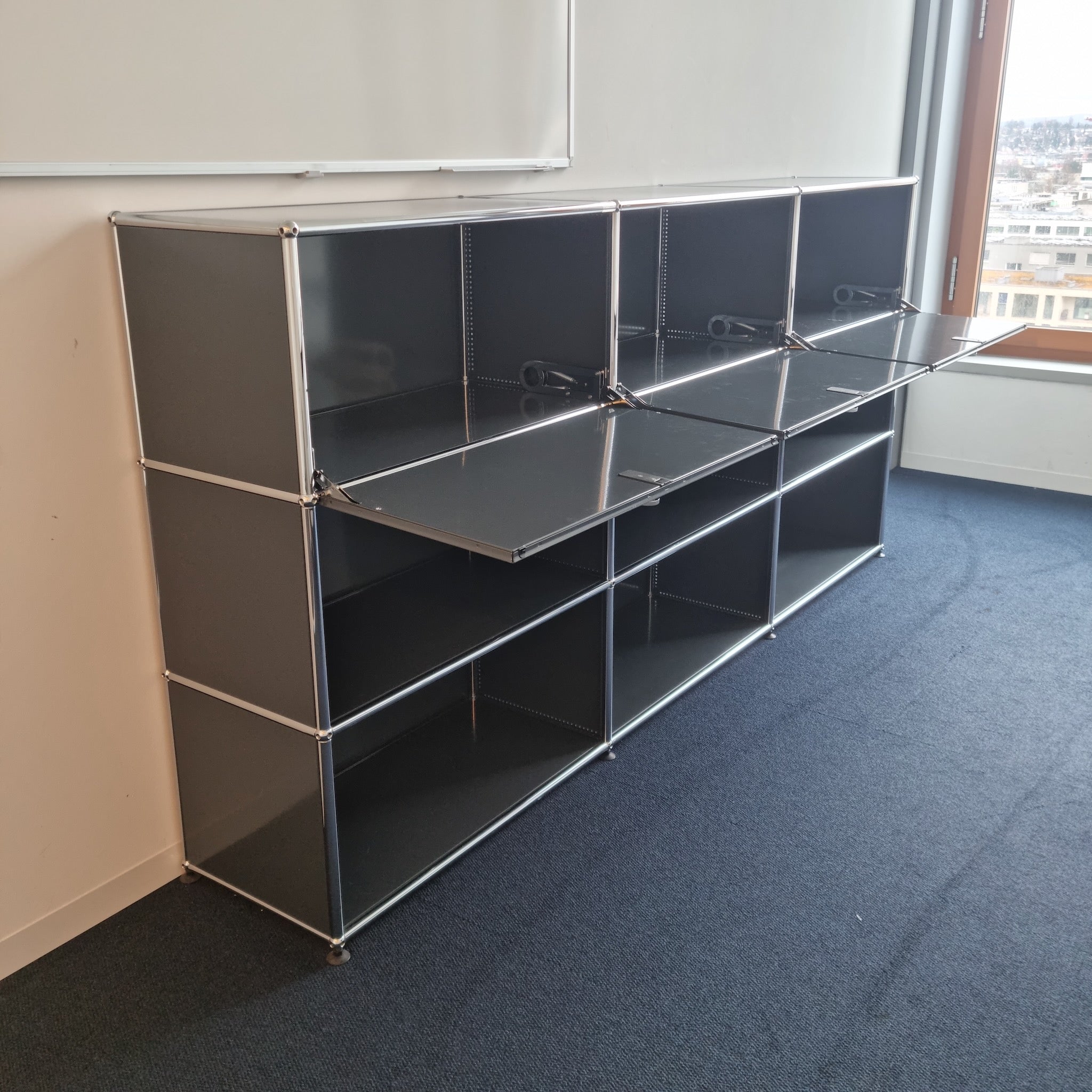Usm Haller Regal 3x3 mit 3 Klapptüren