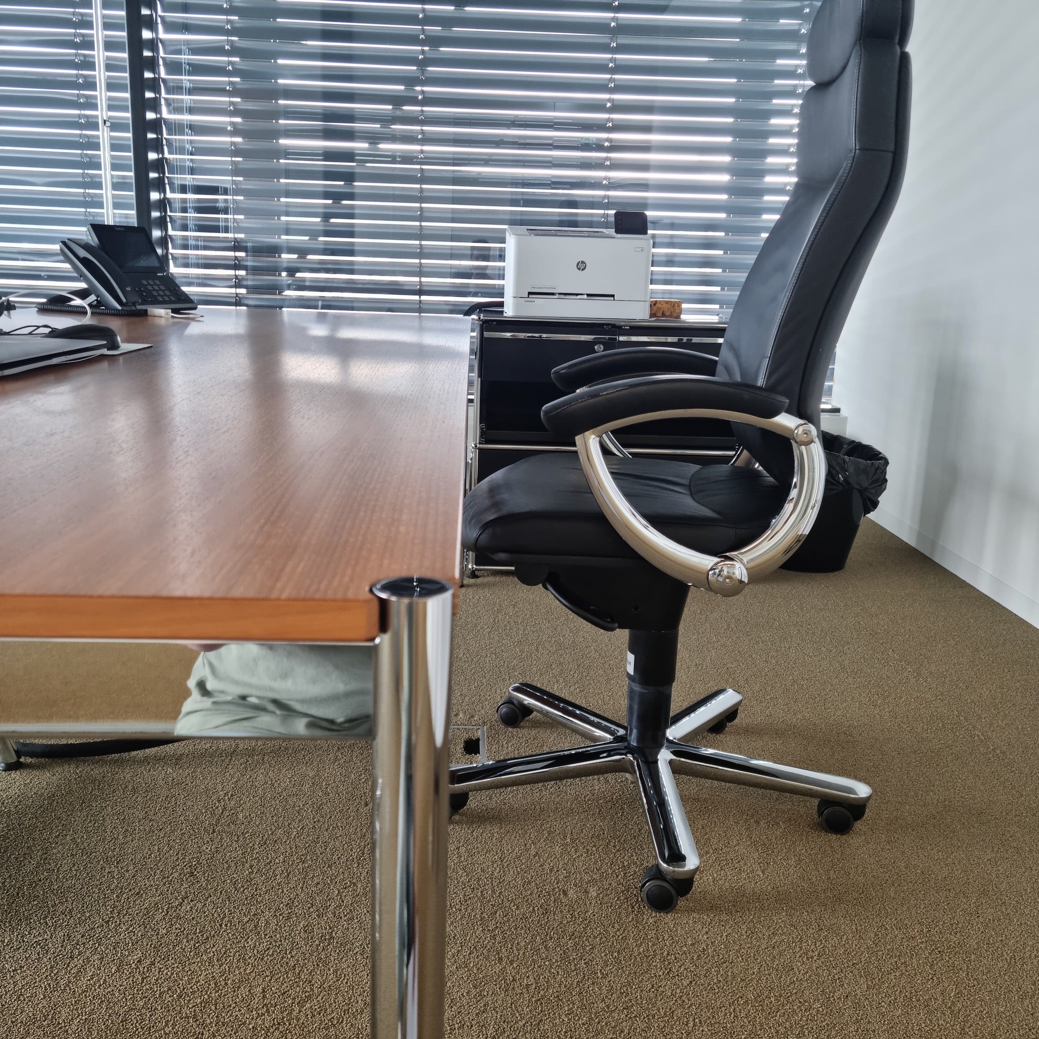 Girsberger Chefsessel Leder schwarz