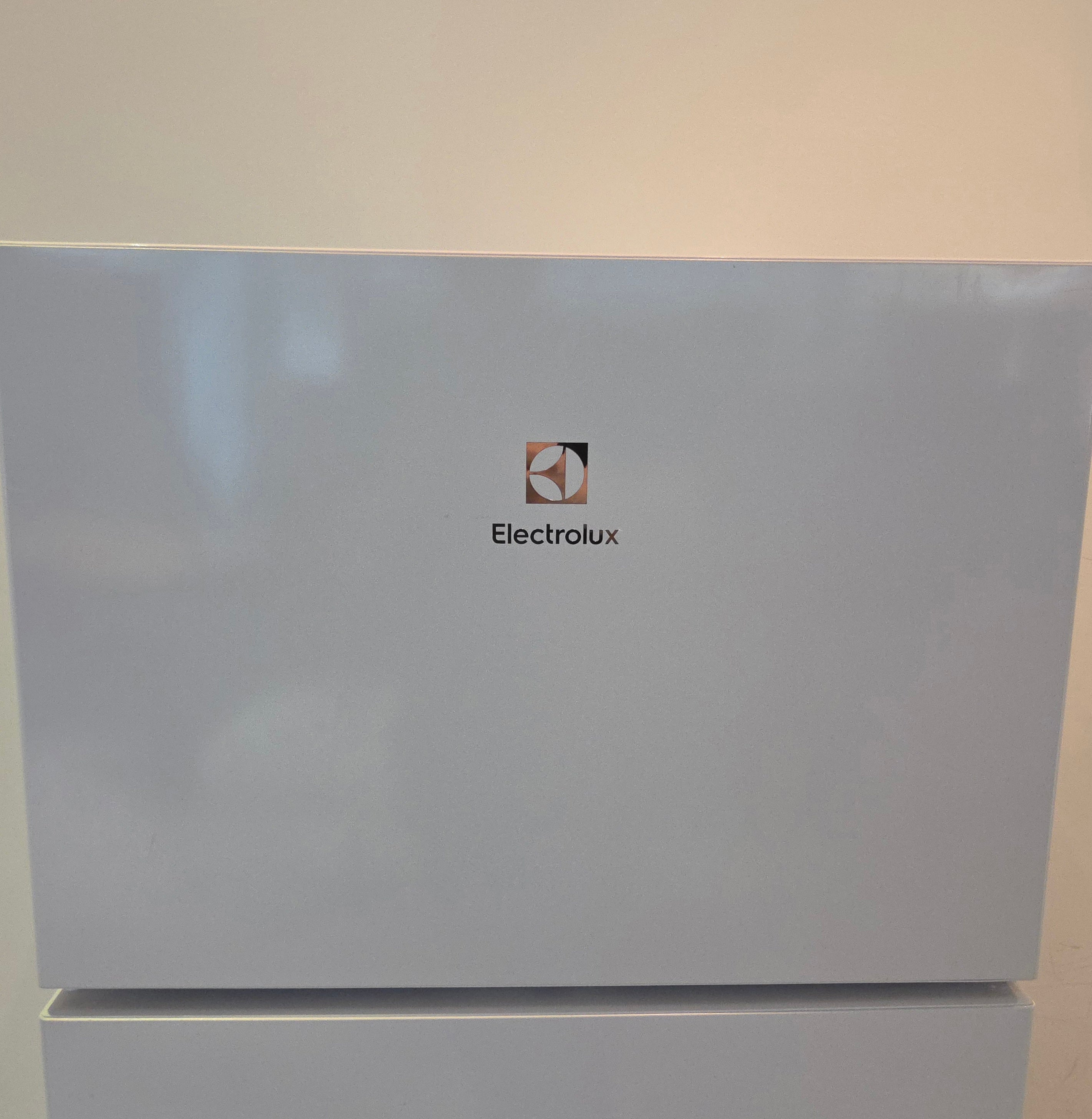 Electrolux Kühl-Gefrierkombination – EJF1803F