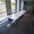 Vitra Joyn Bench Arbeitstisch für 6 Plätze, Weiss, 480 × 100 cm
