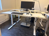 Elektrisch Höhenverstellbarer Tisch, weisse Füsse