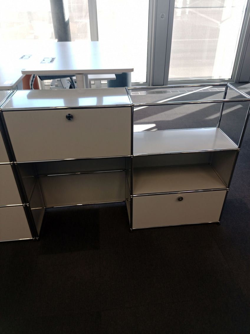 USM Haller Regal 2x3, Lichtgrau, 1 Klapptüre, 1 Ausziehtüre