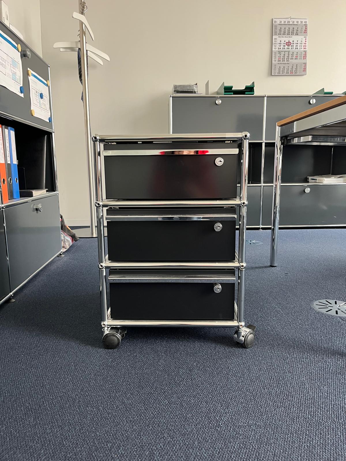 Usm Haller Korpus 3xA6 Graphitschwarz