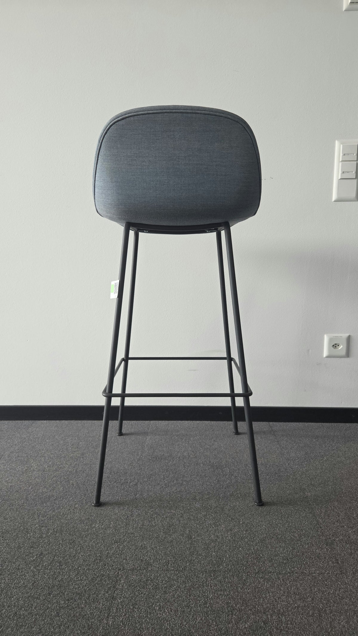 Muuto Fiber Bar Stool Barhocker mit Rückenlehne, Stoff Blau