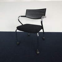 Vitra Vis a Roll mit schwarzer Sitzfläche
