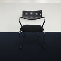 Vitra Vis a Roll mit schwarzer Sitzfläche