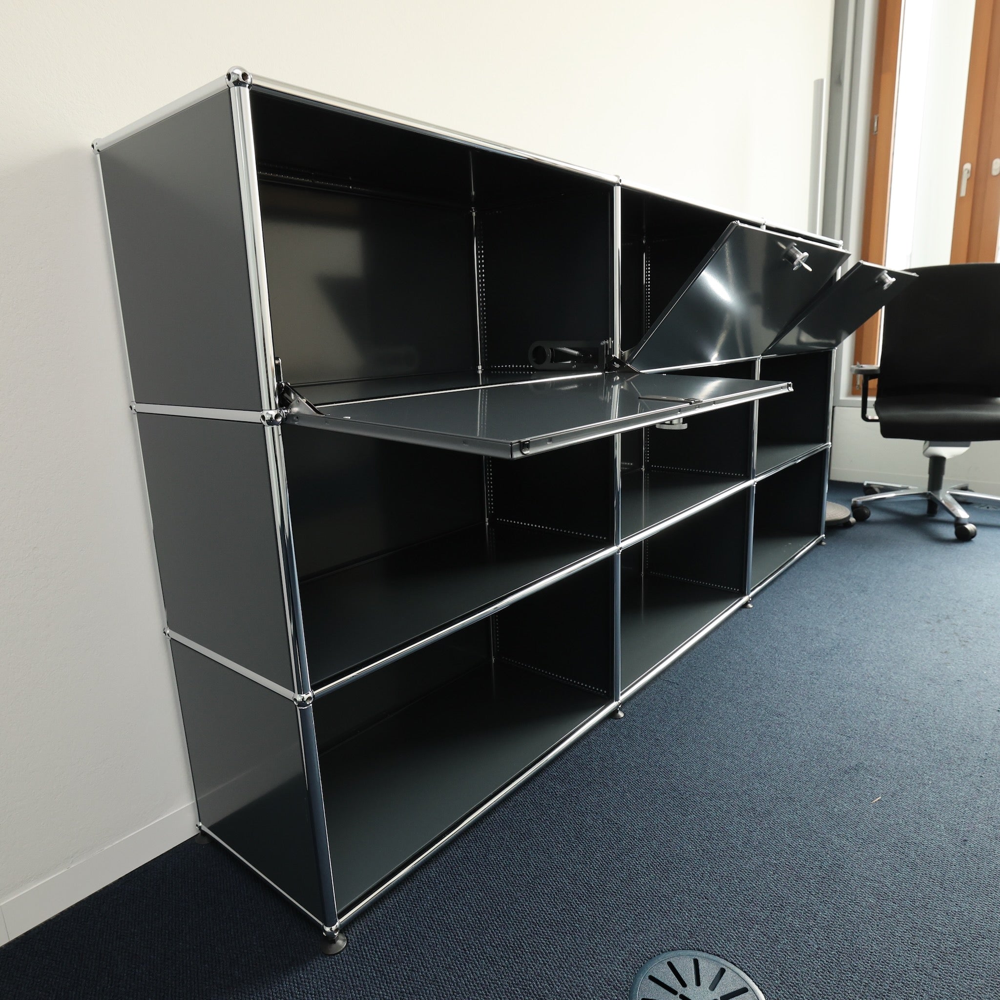 USM Haller Regal 3x3 Anthrazit mit 3 Klapptüren