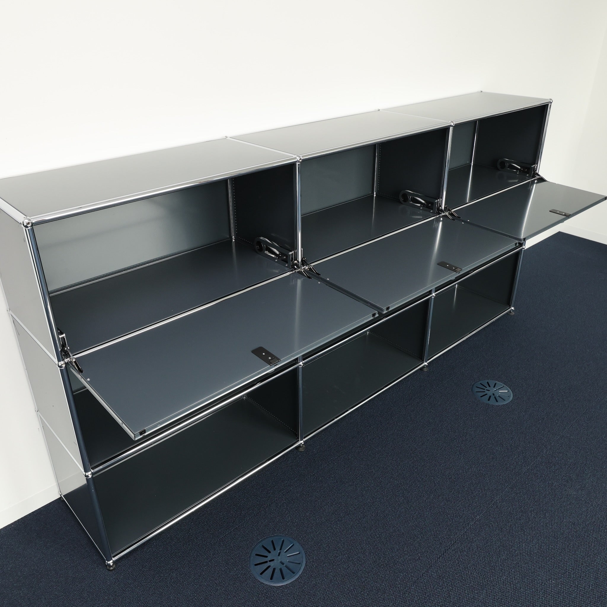 USM Haller Regal 3x3 Anthrazit mit 3 Klapptüren