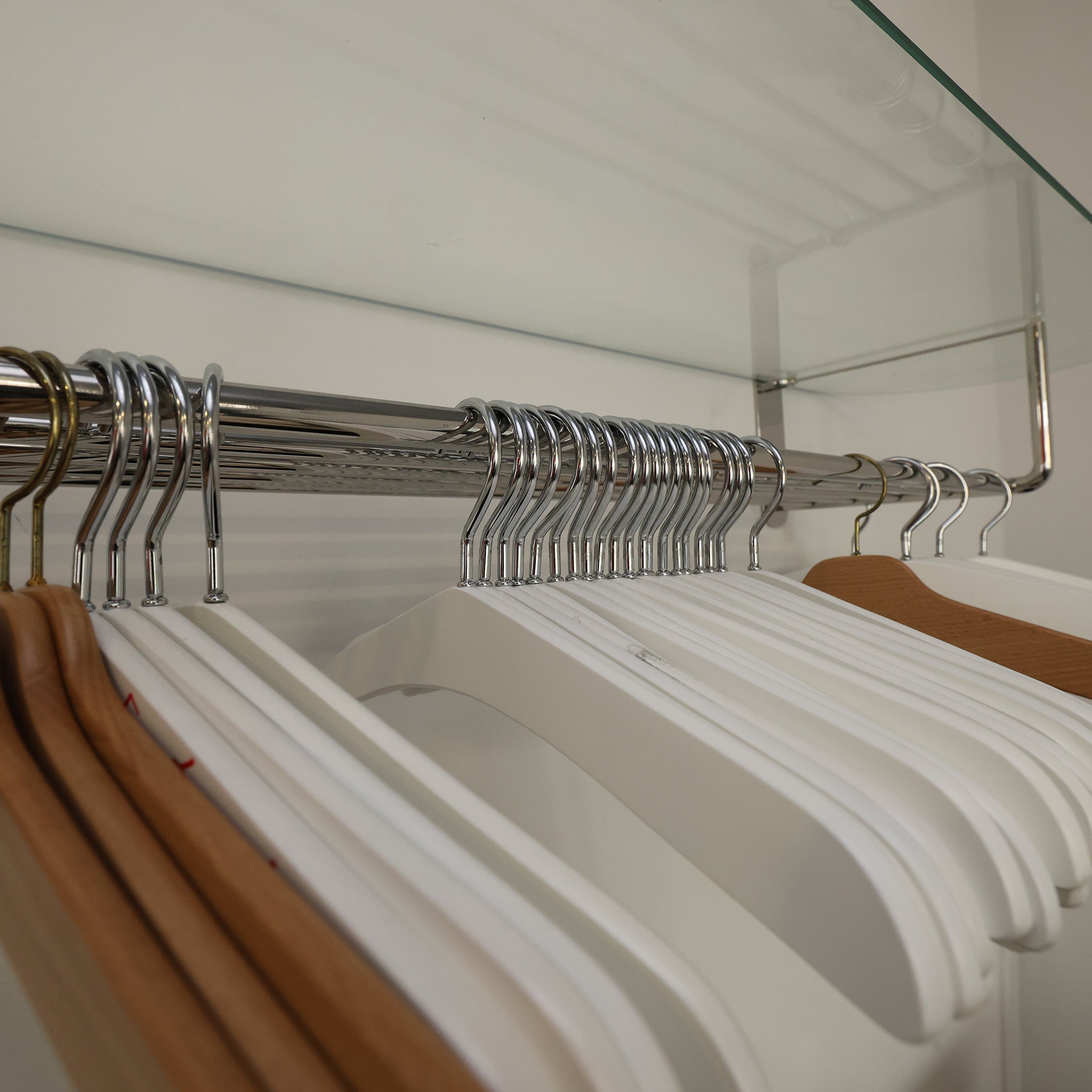Wand Garderobe mit Hutablage