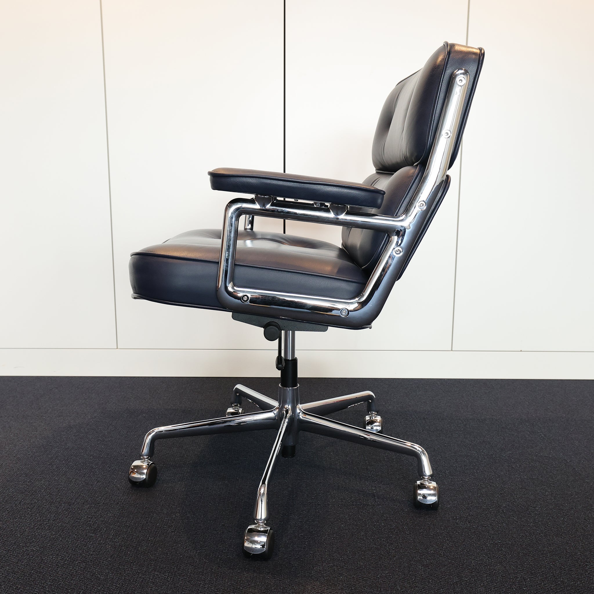Vitra Lobby Chair ES 104