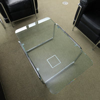 Glasbeistelltisch