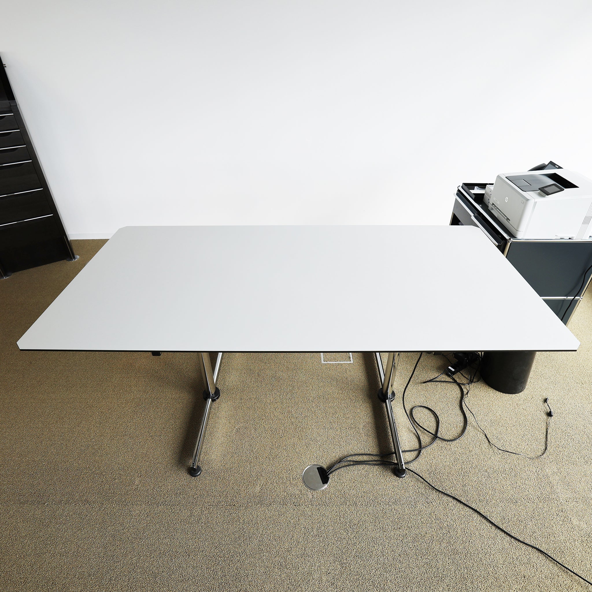 Elektrisch höhenverstellbarer USM Kitos Tisch 175x75cm