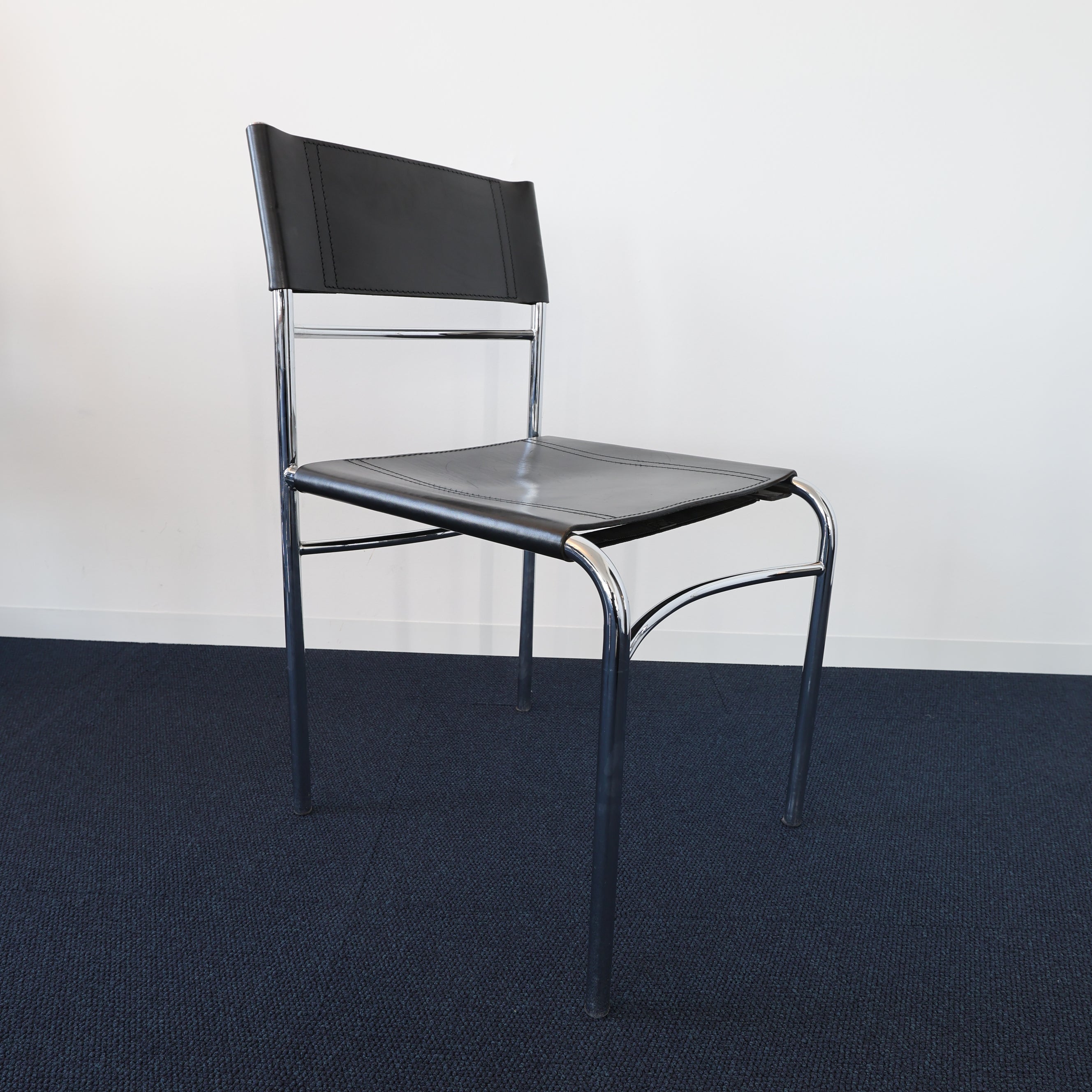 Mobilia Italia Design-Stuhl | Schwarzes Kernleder & Chrom | Vintage