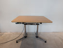 USM Kitos E2 elektrisch höhenverstellbar Buche furniert, lackiert, natur