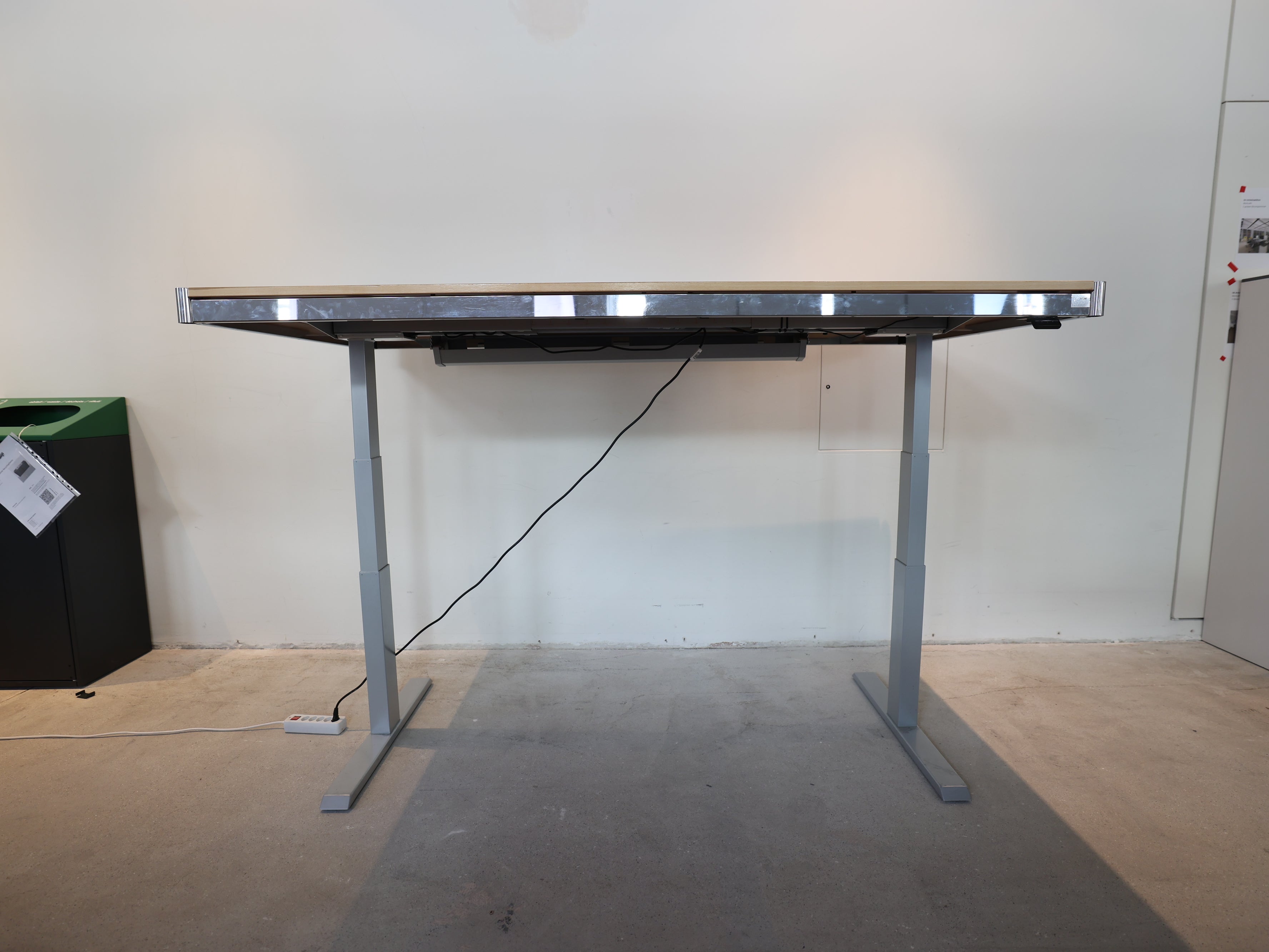 USM Haller Schreibtisch Buche Natur – Elektrisch Höhenverstellbar (Sitz-Steh-Tisch)
