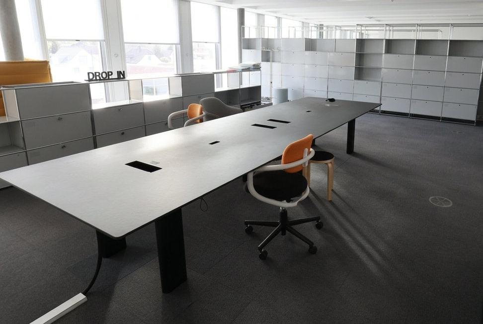 Vitra Pier Co-Working-Tisch, Schwarz, 440 × 140 cm