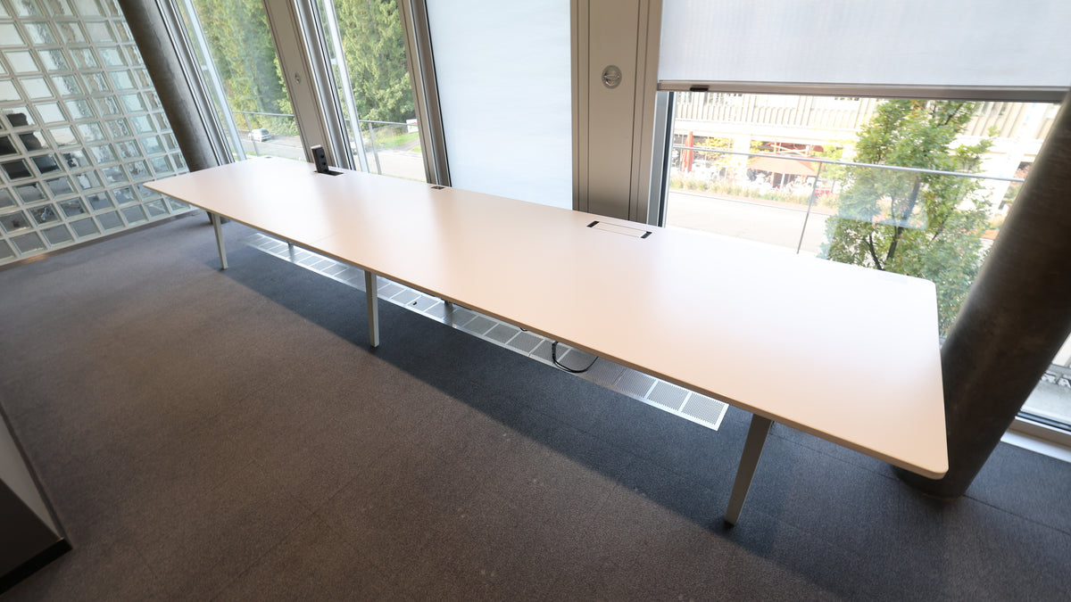 Vitra Joyn Bench 6 Plätze, 480 × 100 cm – leicht gebraucht