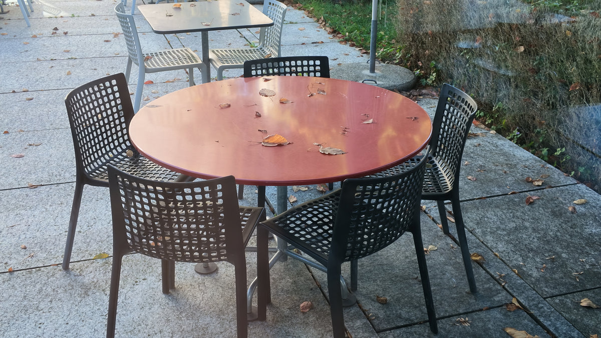 Atelier Alinea Gartentisch rund, Stahl Rot, Ø 120 cm