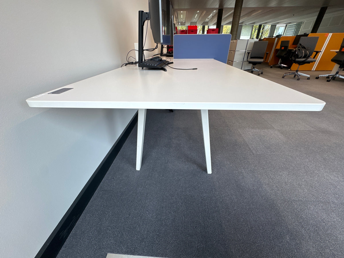 Vitra Joyn Bench Arbeitstisch für 6 Plätze, Weiss, 480 × 100 cm