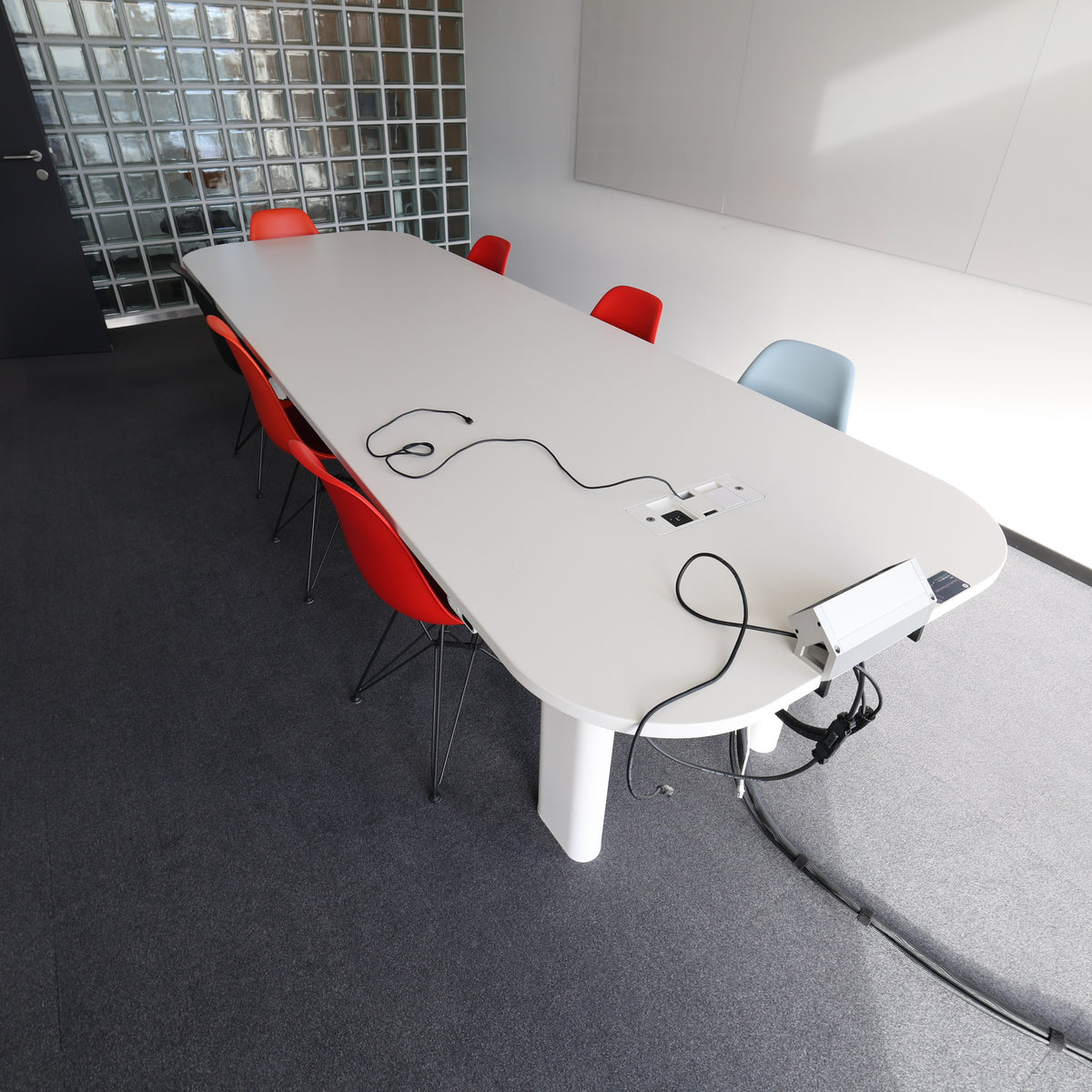 Bachmann Konferenztisch elektrisch höhenverstellbar, Weiss, 310×100 cm