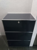USM Haller 1x3 Tiefe 50, Graphitschwarz, 3 Ausziehtüren, 3 Ausziehtablare – geschlossen