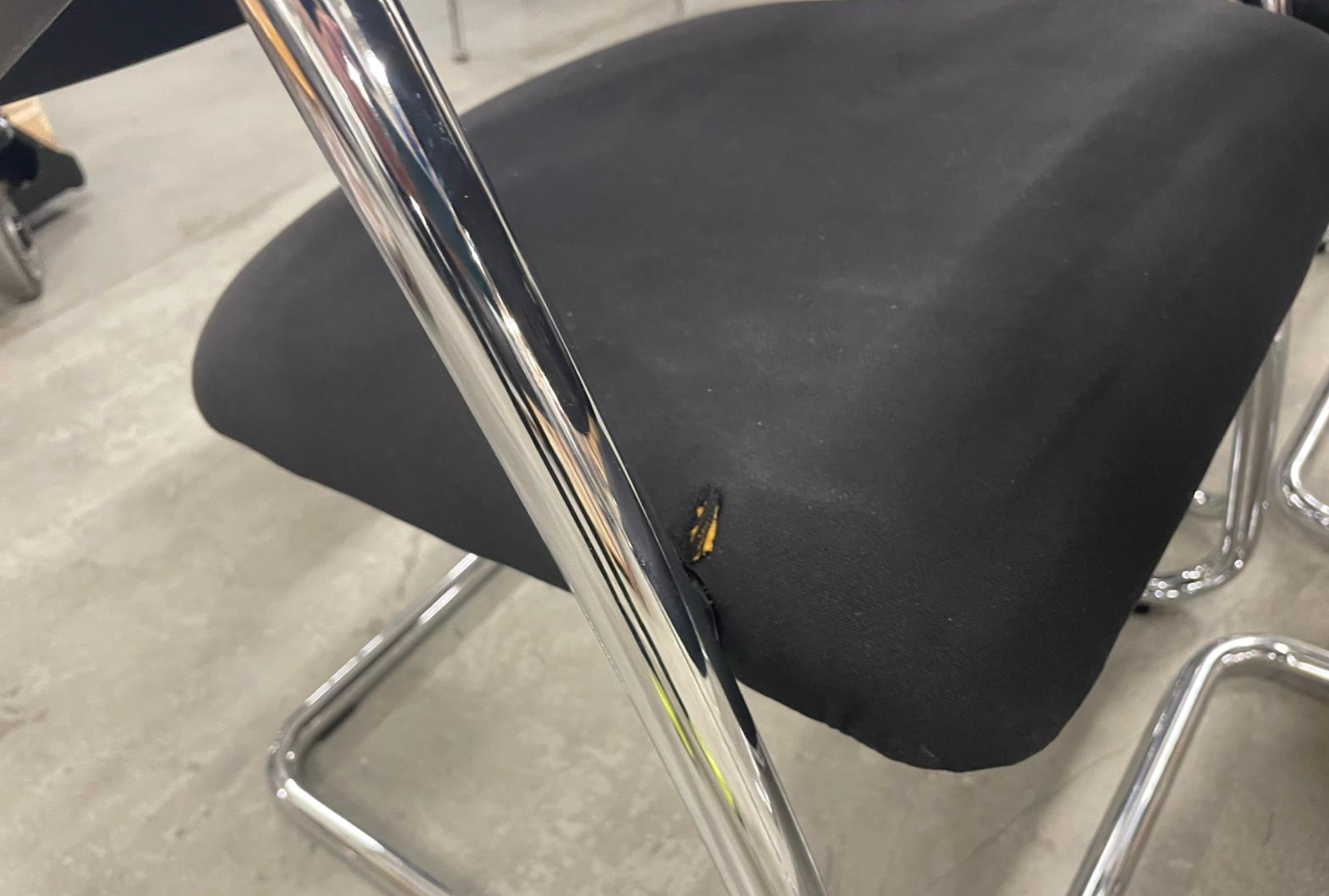 Girsberger 3300 Freischwinger mit Armlehnen