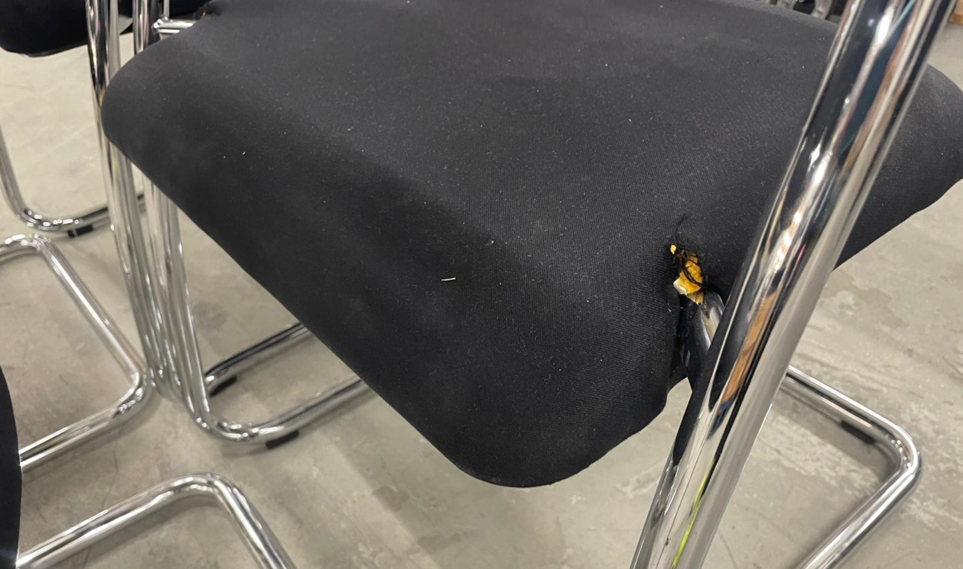 Girsberger 3300 Freischwinger mit Armlehnen