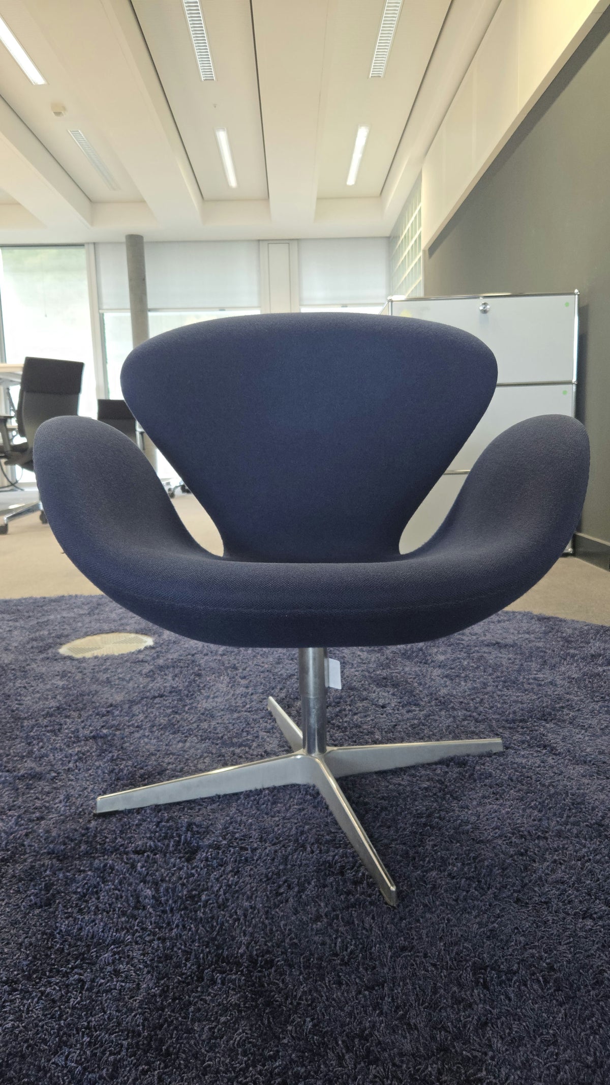 Fritz Hansen Swan Chair Sessel (Arne Jacobsen), Stoff Dunkelblau